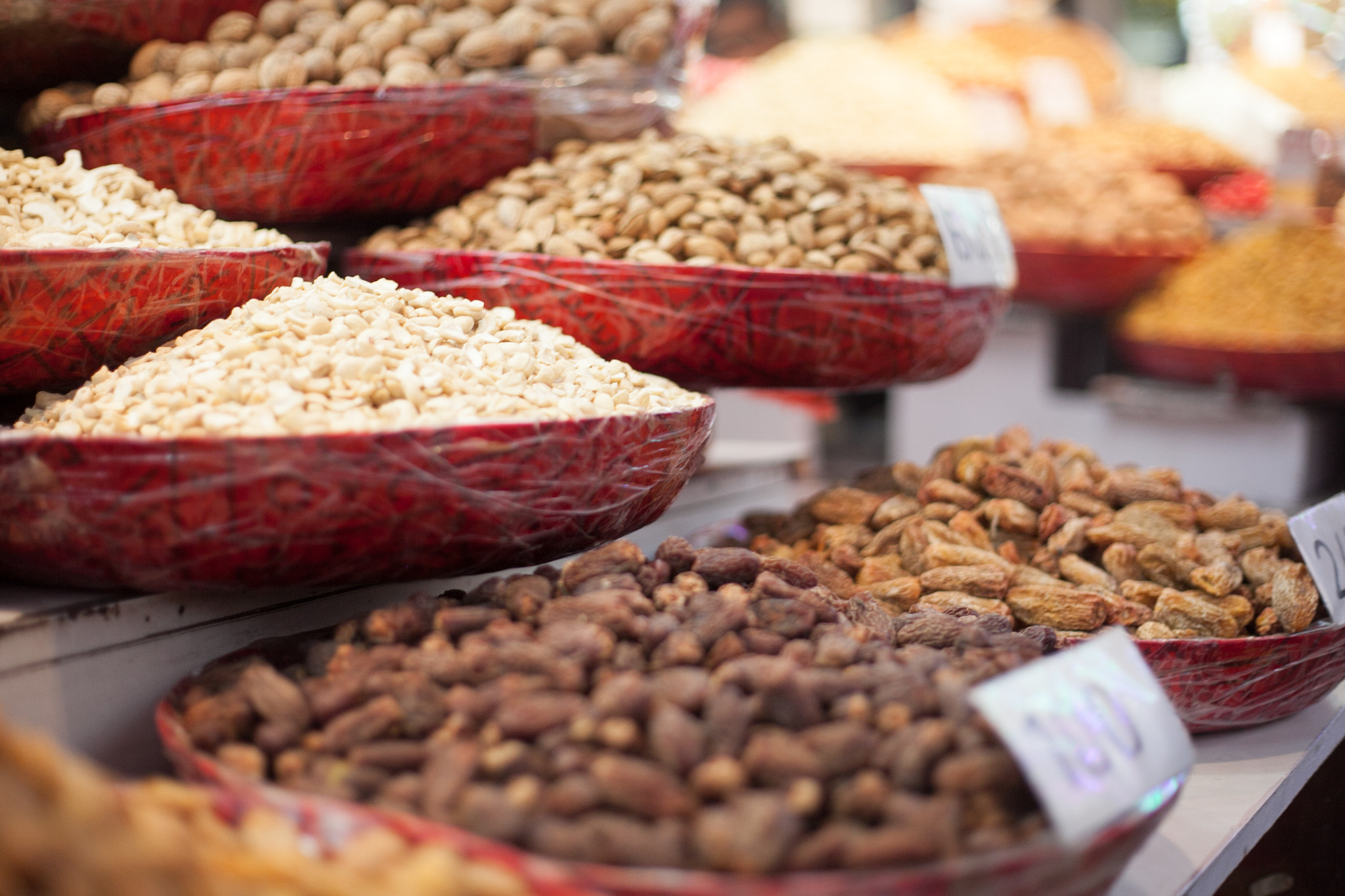 Canon EF 50mm F1.8 II sample photo. Market in new delhi photography
