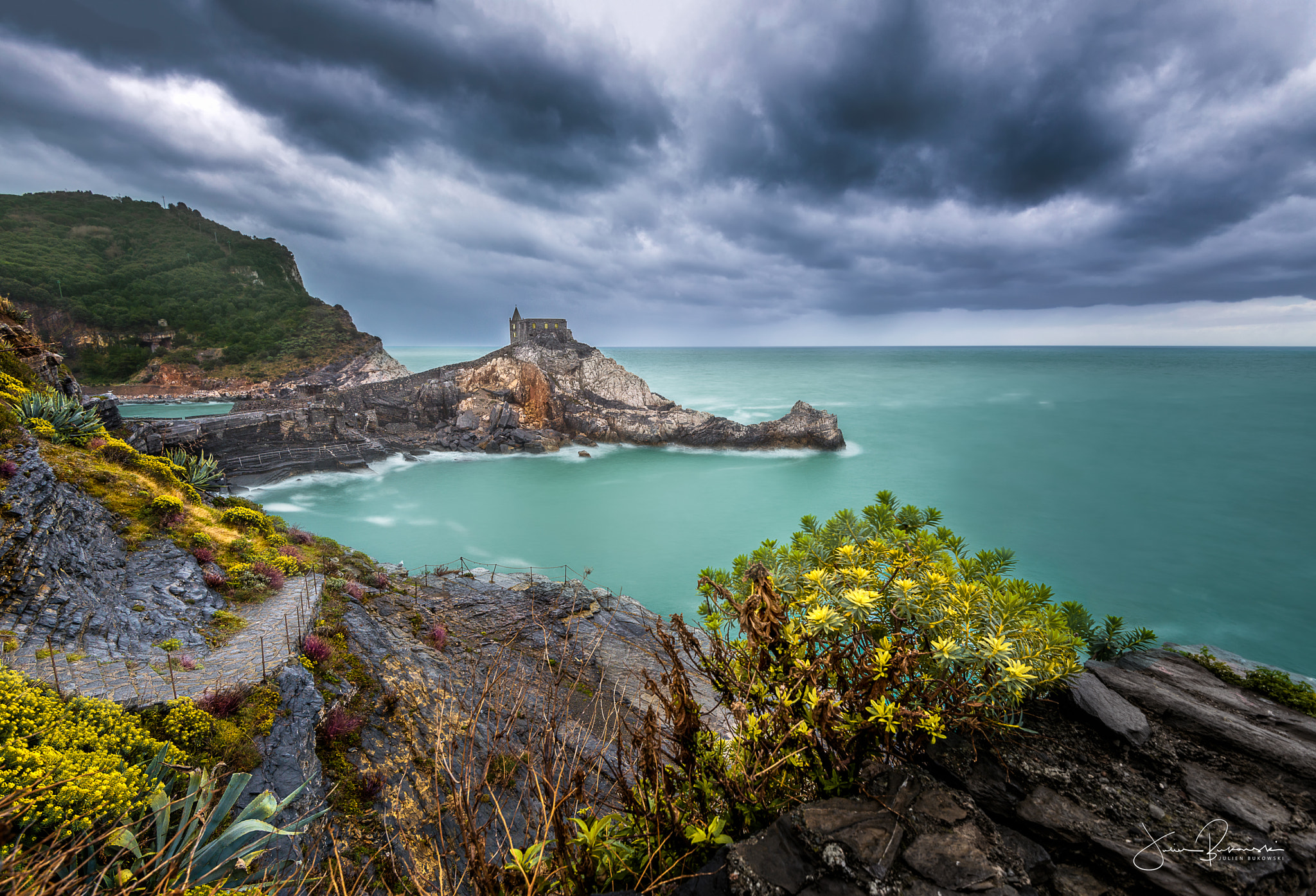 Nikon D800 + Nikon AF-S Nikkor 16-35mm F4G ED VR sample photo. Chiesa di san pietro (portovenere - italie) photography