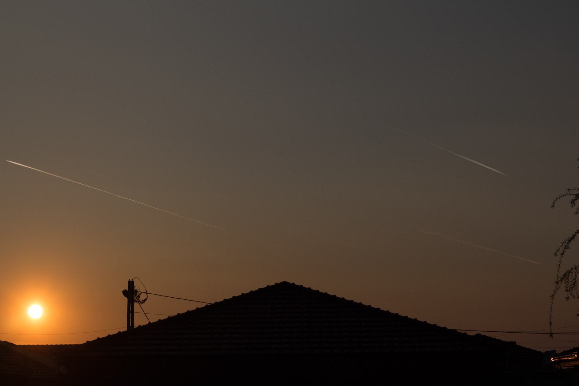 Canon EOS 700D (EOS Rebel T5i / EOS Kiss X7i) + Canon EF 50mm F1.8 II sample photo. Lines&sunset photography
