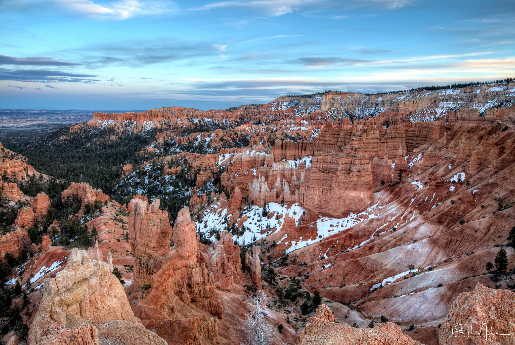 Canon EOS 5DS R + Canon EF 11-24mm F4L USM sample photo. Hoodoos in snow photography
