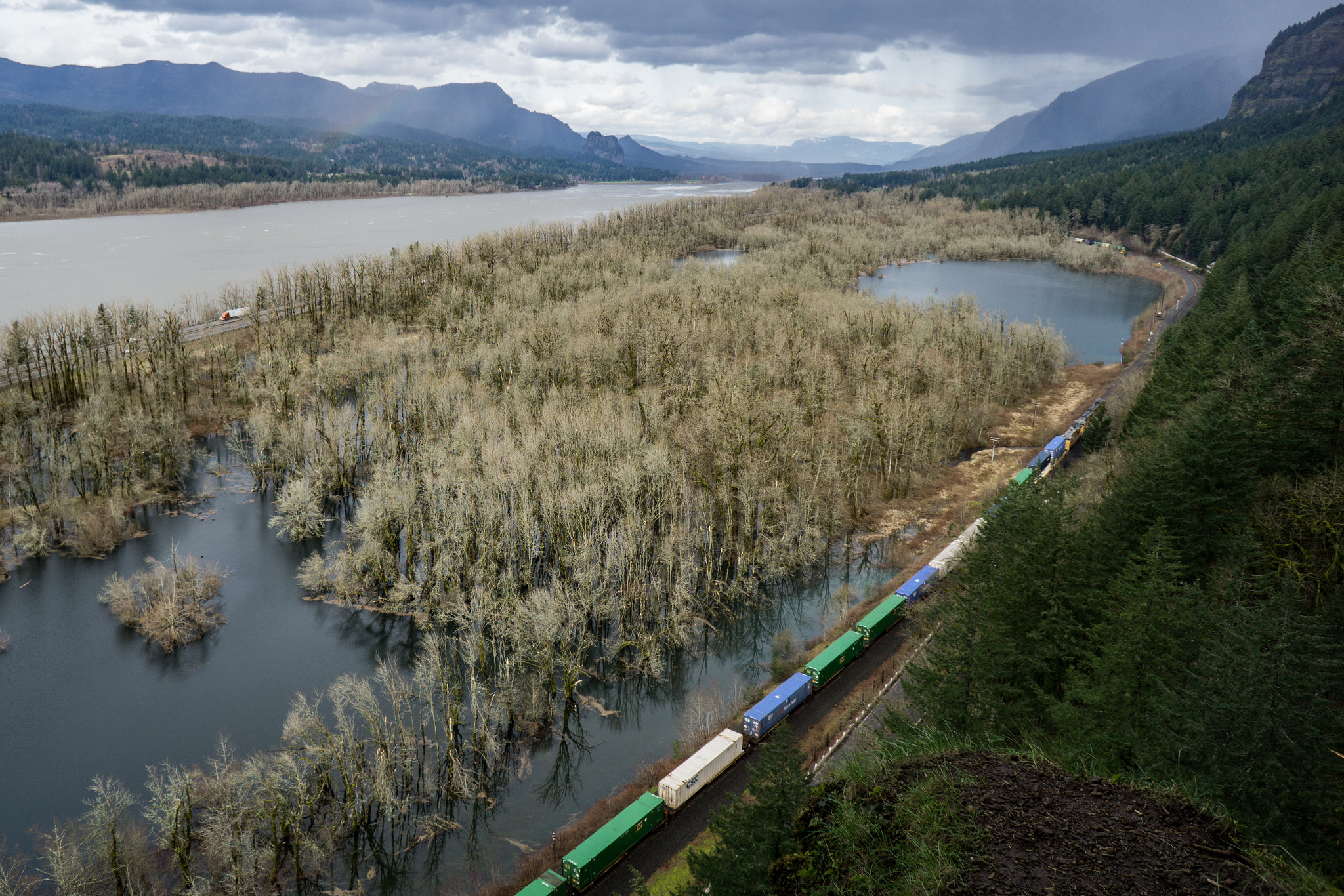 Sony a6000 + Sony E 16mm F2.8 sample photo. Columbia river gorge photography