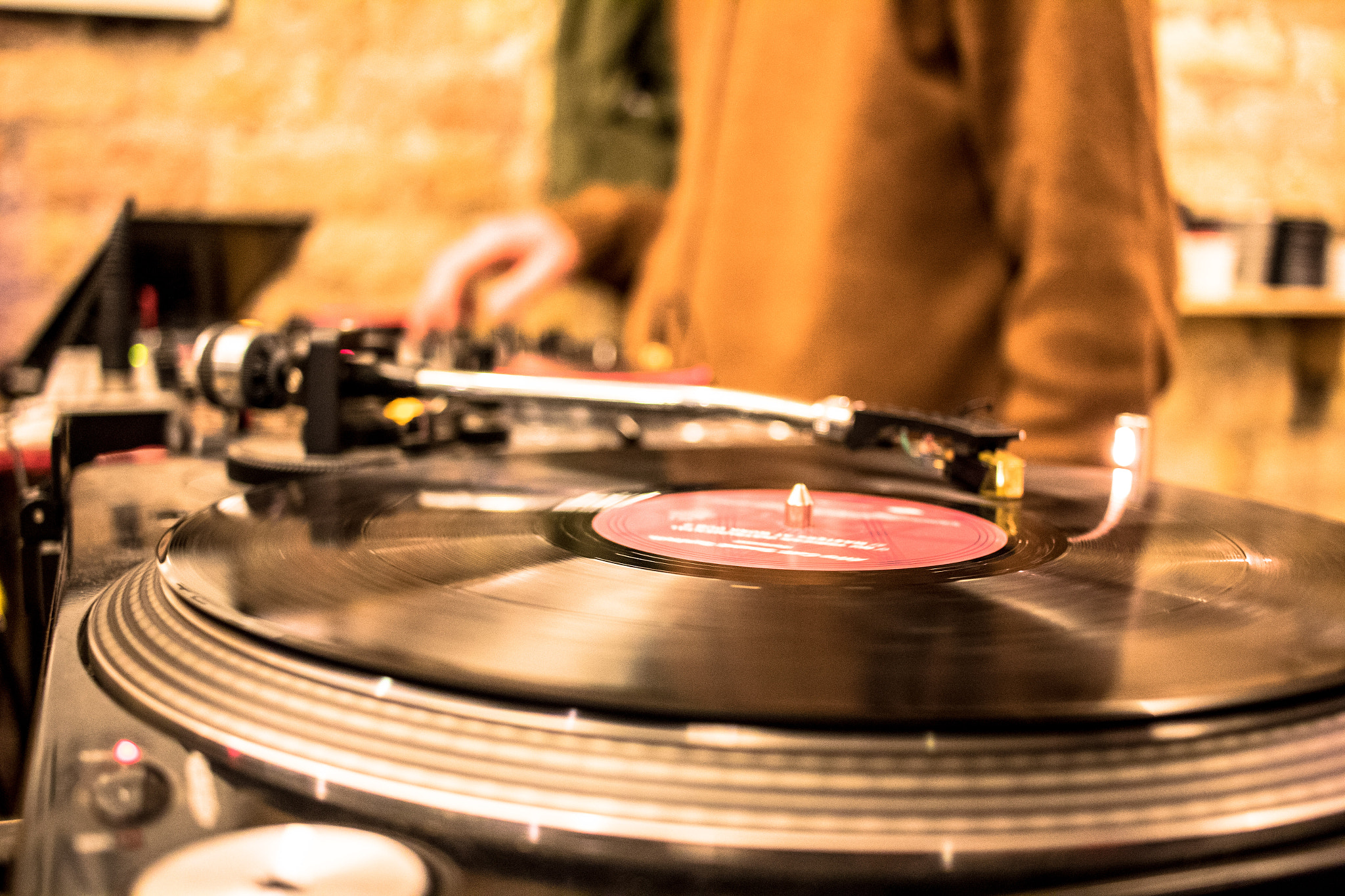 Canon EF-S 24mm F2.8 STM sample photo. Urban sounds... photography