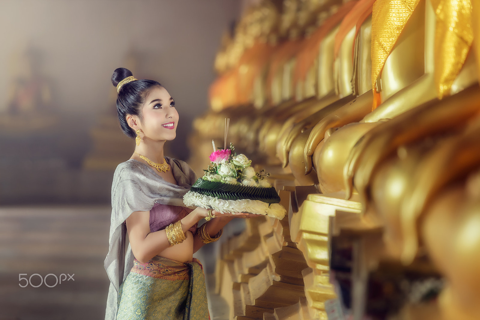 Canon EOS 6D + Canon EF 70-200mm F4L IS USM sample photo. Asia woman in thai dress traditional hold kratong. photography