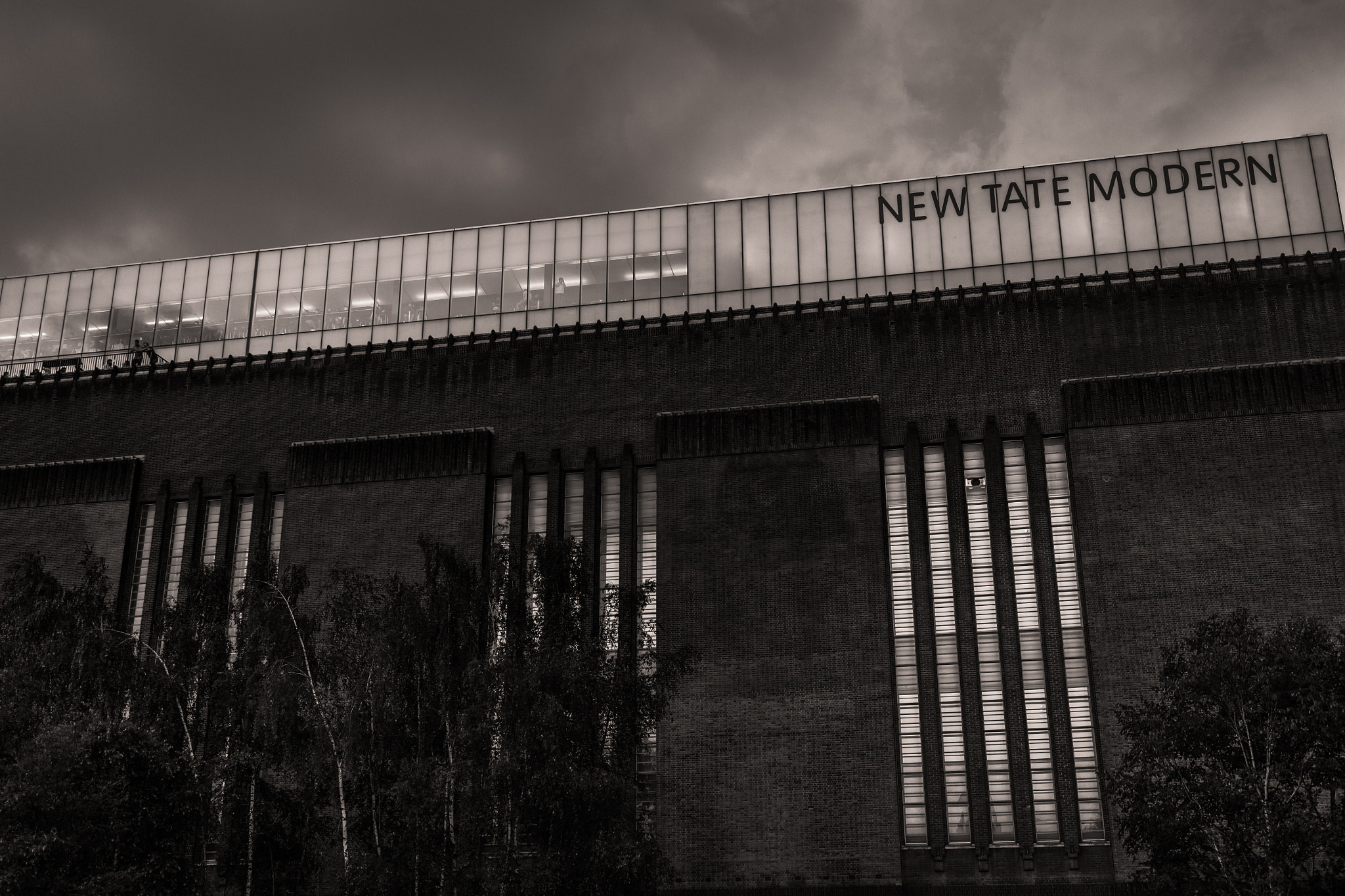 Canon EF-S 24mm F2.8 STM sample photo. The new tate modern photography