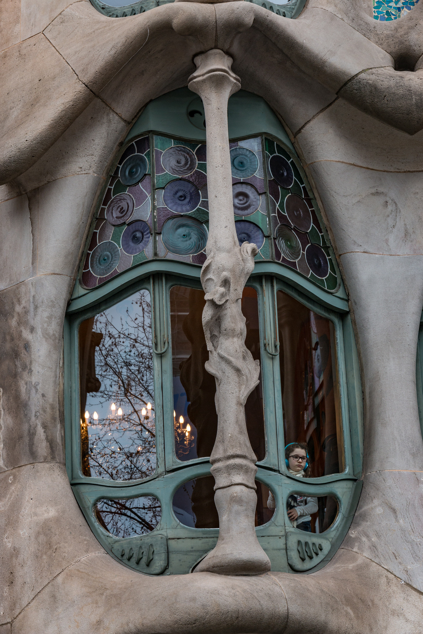Canon EF 24-70mm F4L IS USM sample photo. Child in the strange window photography