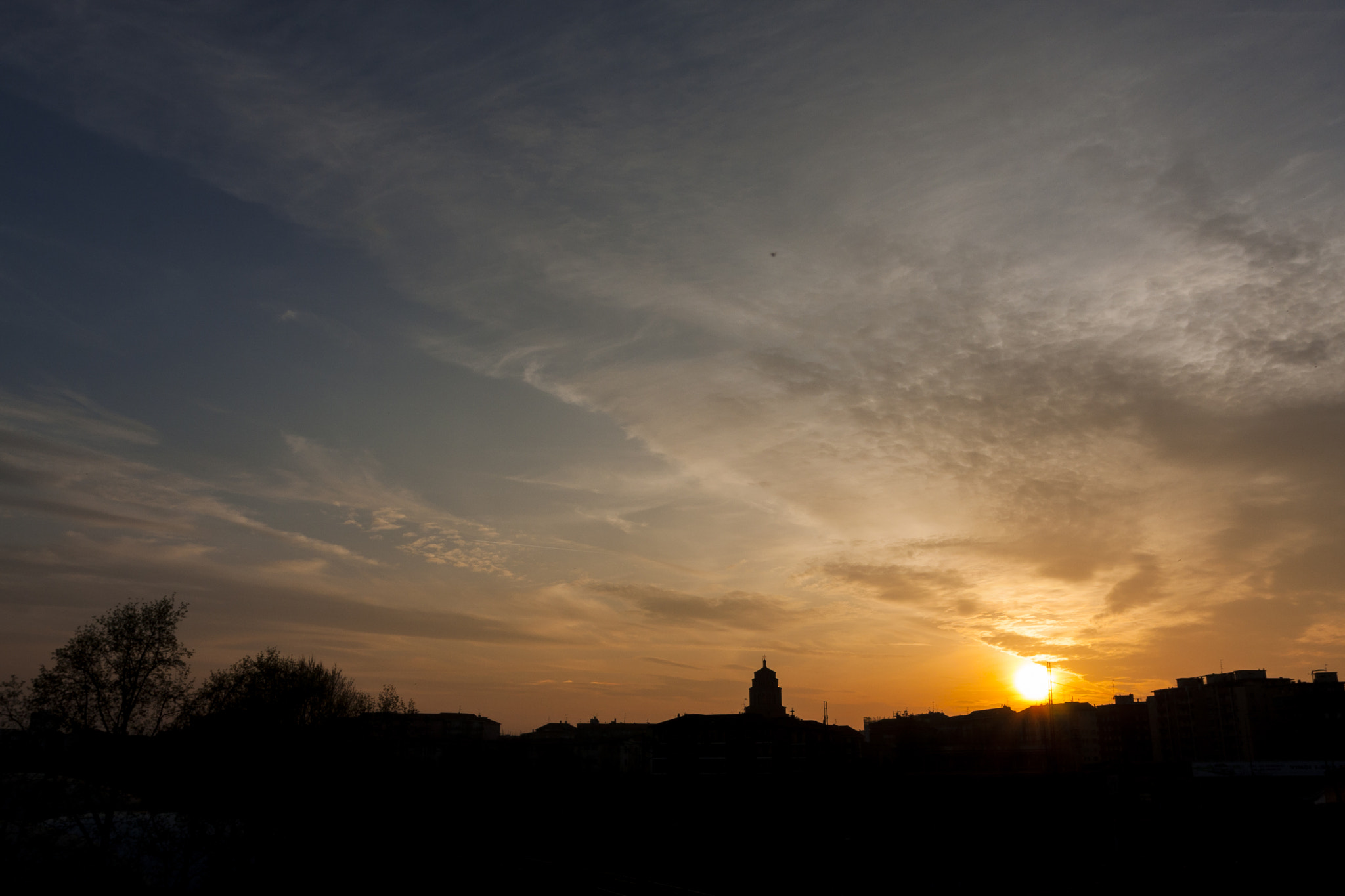 Canon EOS 40D sample photo. Sunset in east milan photography