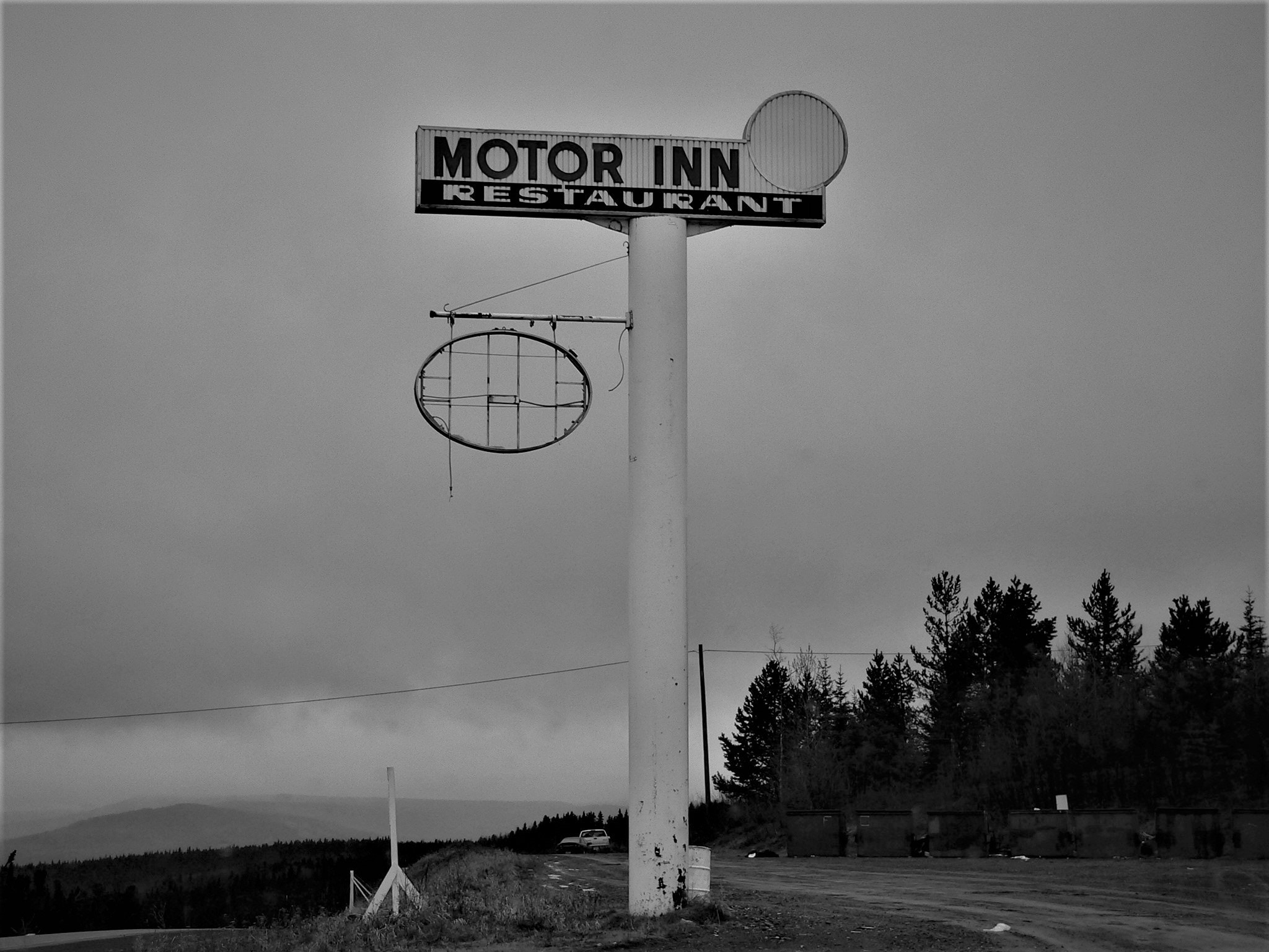 Panasonic DMC-FZ20 sample photo. Deserted resaurant on the alaska highway photography