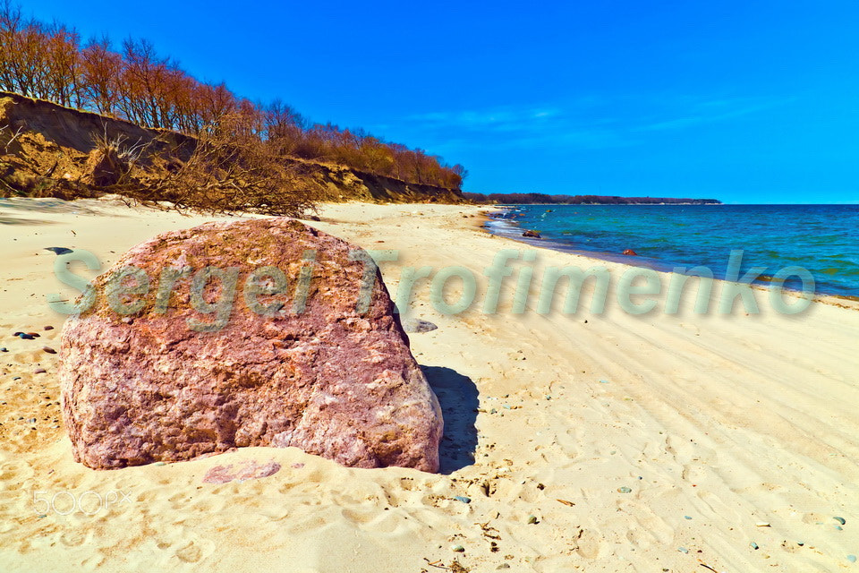 Nikon D5100 + Tamron SP AF 17-50mm F2.8 XR Di II LD Aspherical (IF) sample photo. Beautiful stone on baltic beach photography