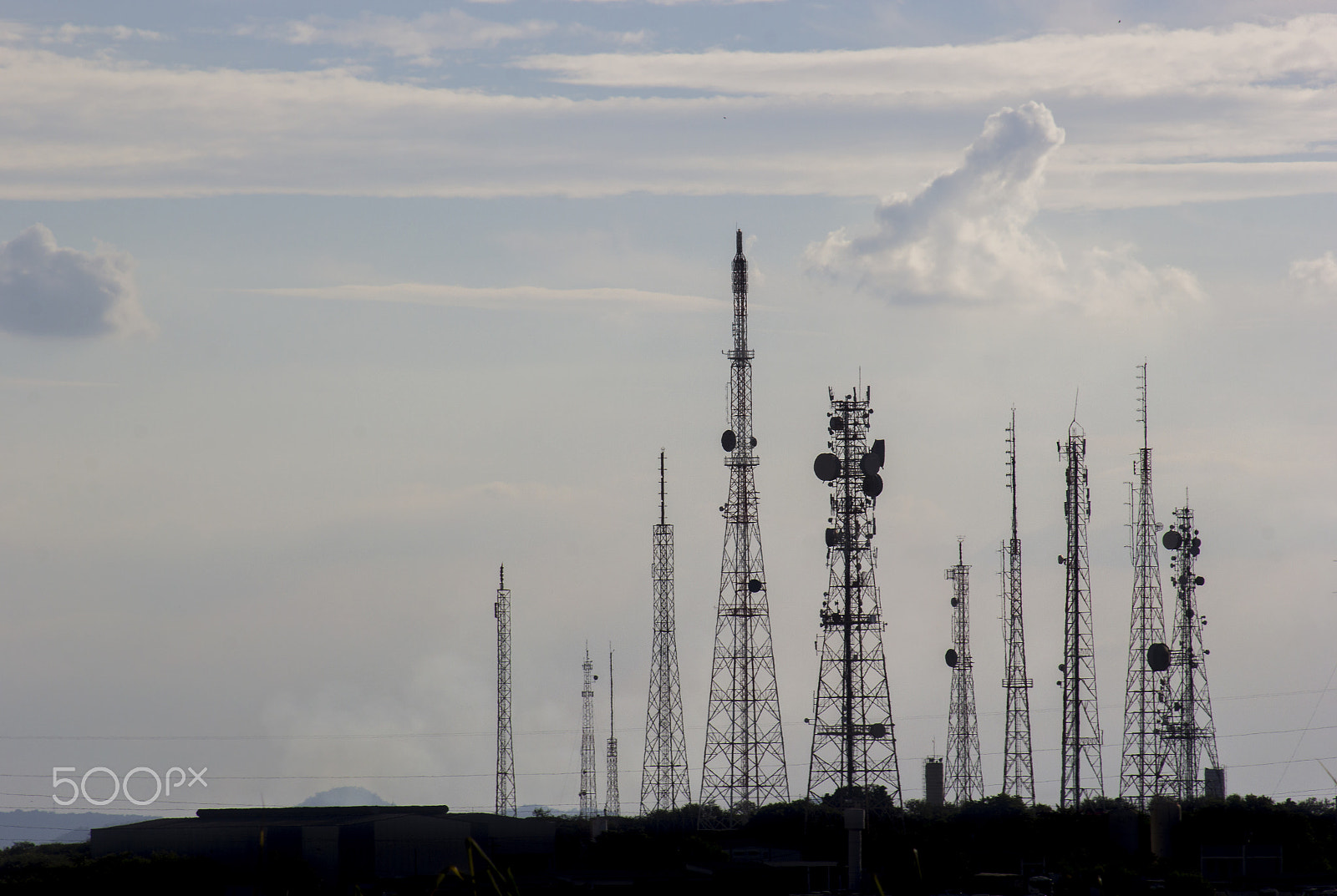 Canon EOS 60D + EF75-300mm f/4-5.6 sample photo. Telephony antennas - telecommunications antennas photography