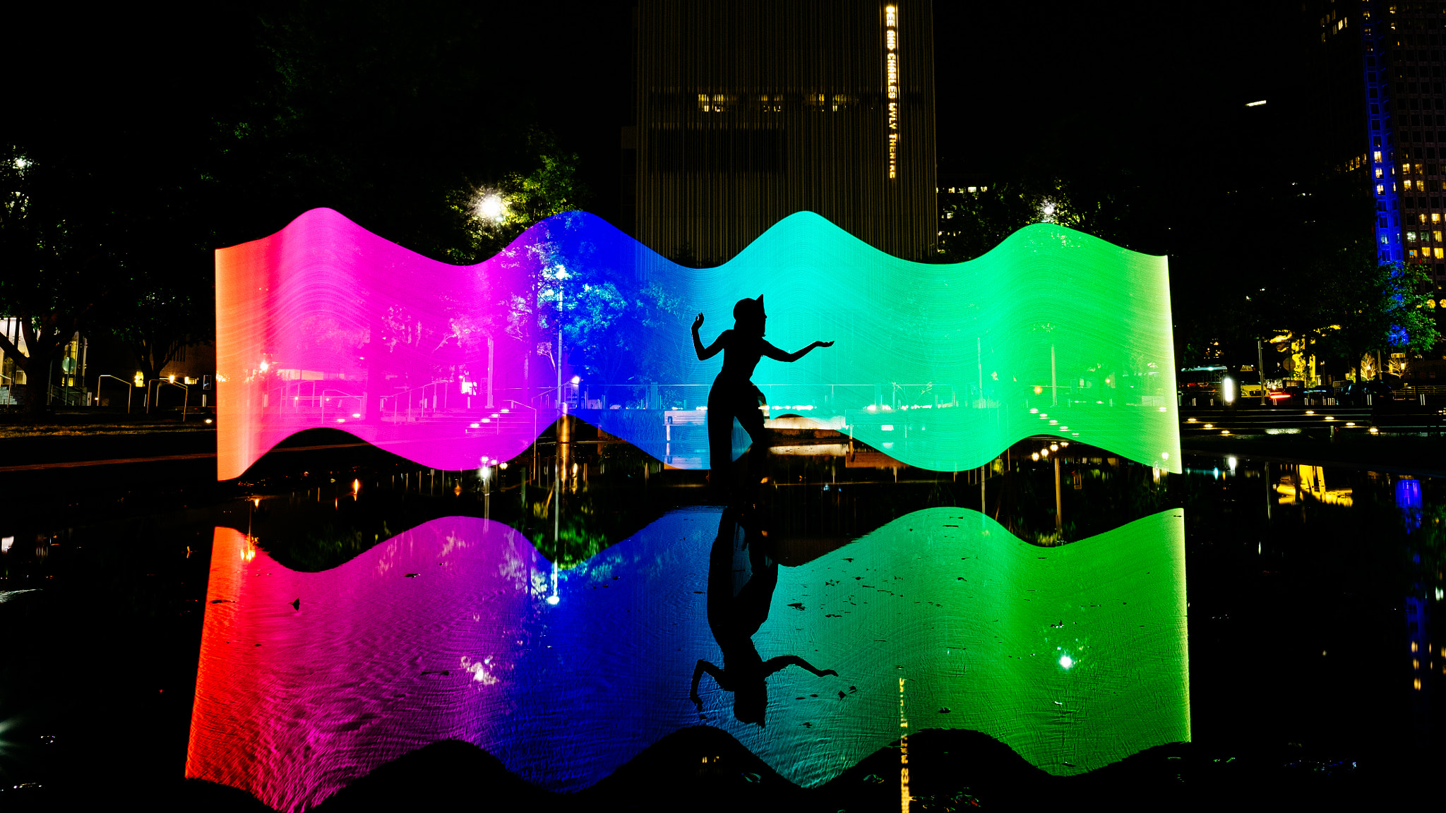 Fujifilm X-T1 sample photo. Lunavæ sol pixelstick colors photography