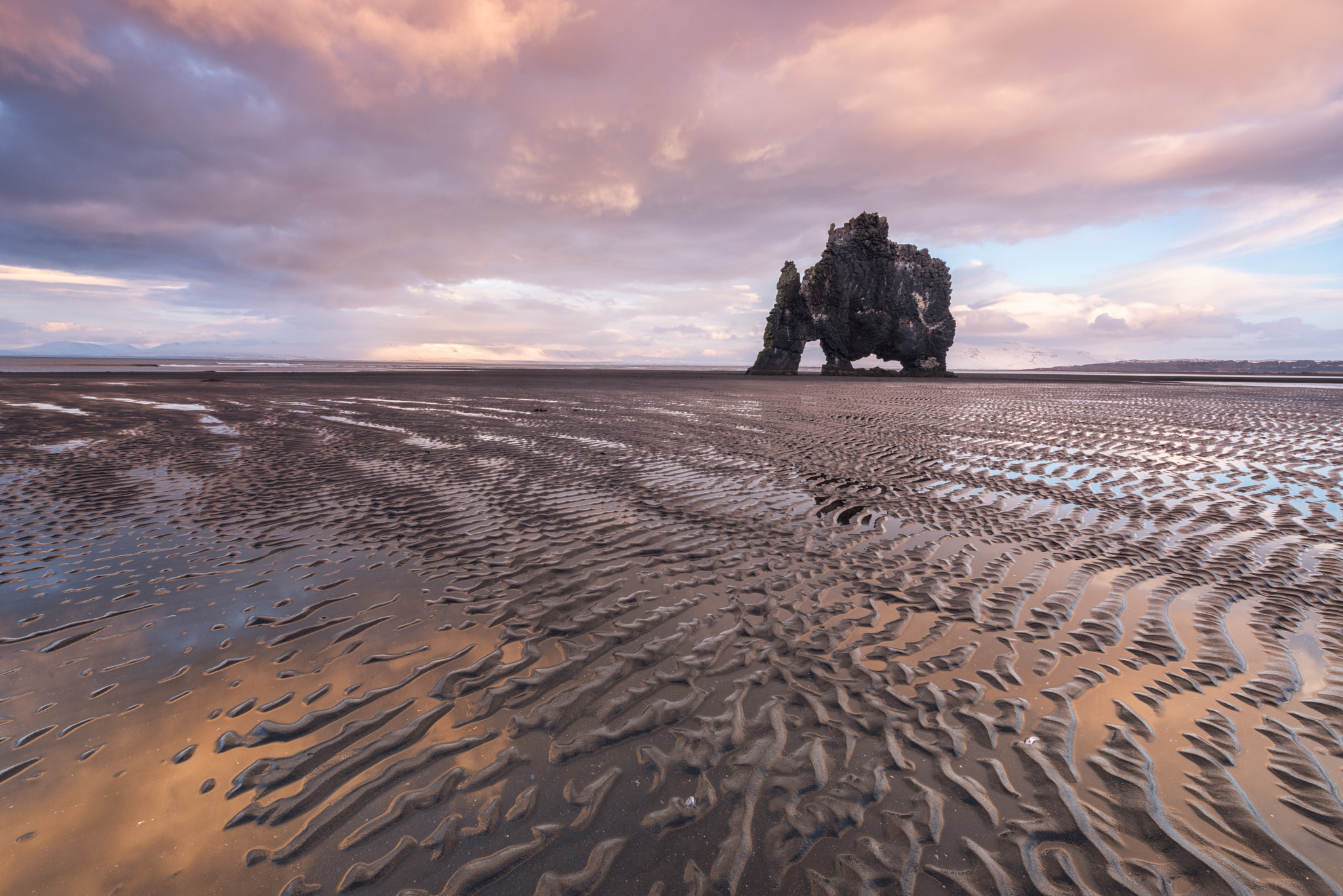 Nikon AF-S Nikkor 14-24mm F2.8G ED sample photo. Hvitserkur beach photography