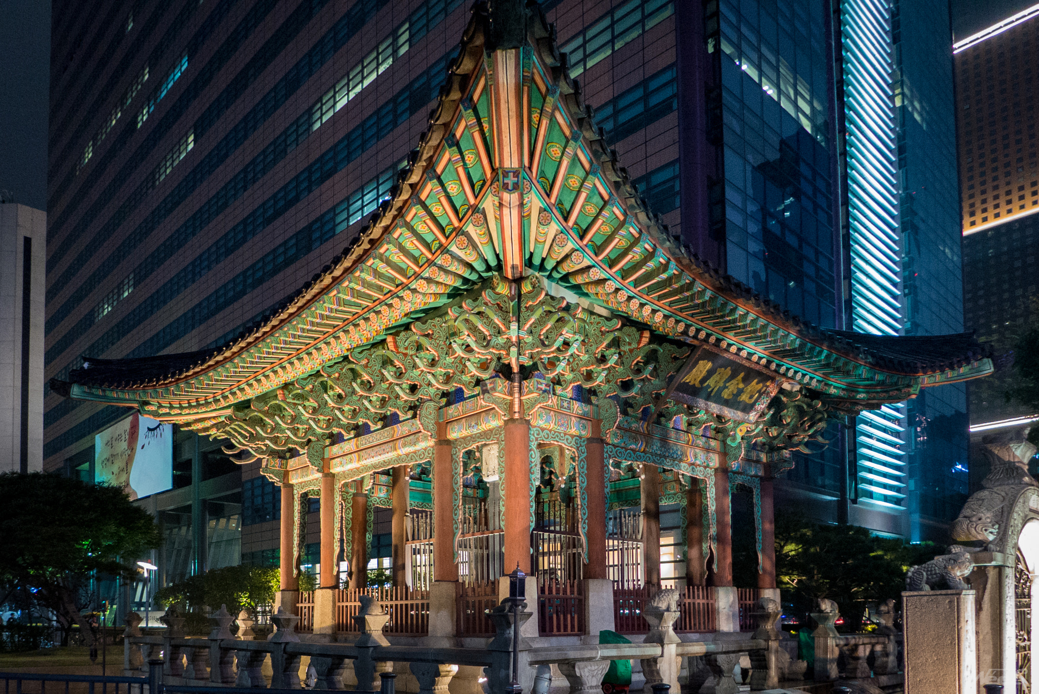 Leica D-Lux 6 sample photo. Old & new seoul photography