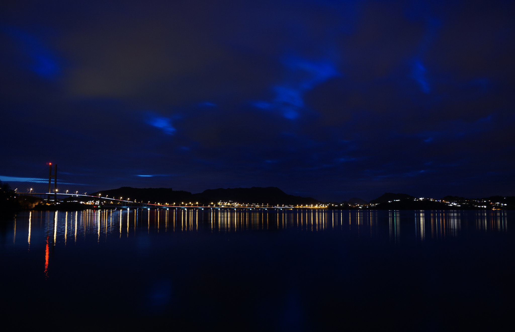 Sony Vario-Tessar T* FE 16-35mm F4 ZA OSS sample photo. Nordhordlandsbroen at night photography