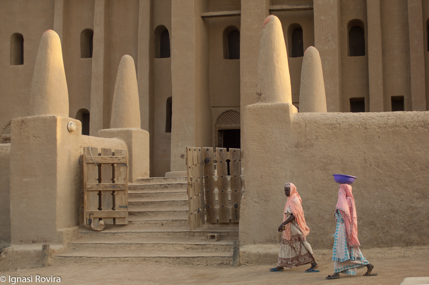 Nikon D2X + AF Zoom-Nikkor 35-70mm f/2.8D N sample photo. Great mosque of djenne. mali photography