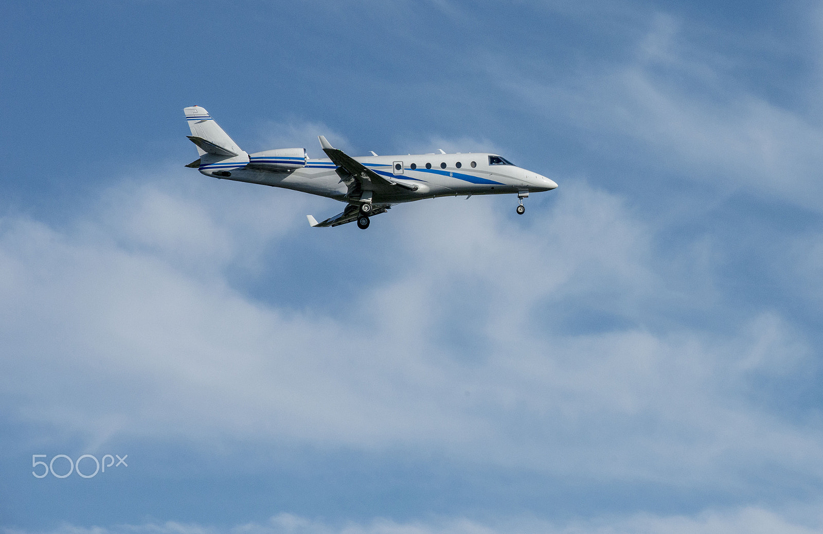 Nikon AF-S Nikkor 70-200mm F2.8G ED VR II sample photo. Jets coming and going from our local airport photography