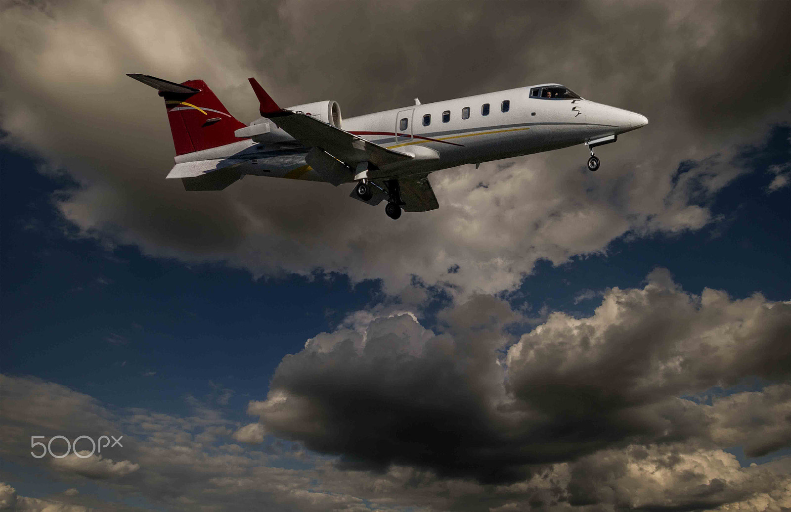 Nikon AF-S Nikkor 70-200mm F2.8G ED VR II sample photo. Jets coming and going from our local airport photography