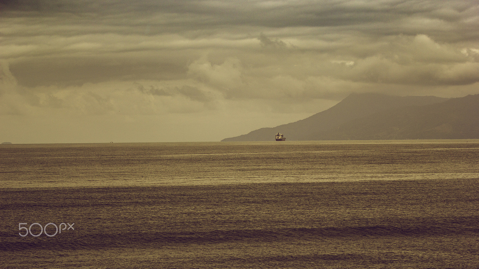 Canon EF 70-200mm F2.8L IS II USM sample photo. Fishing boat in the sea photography