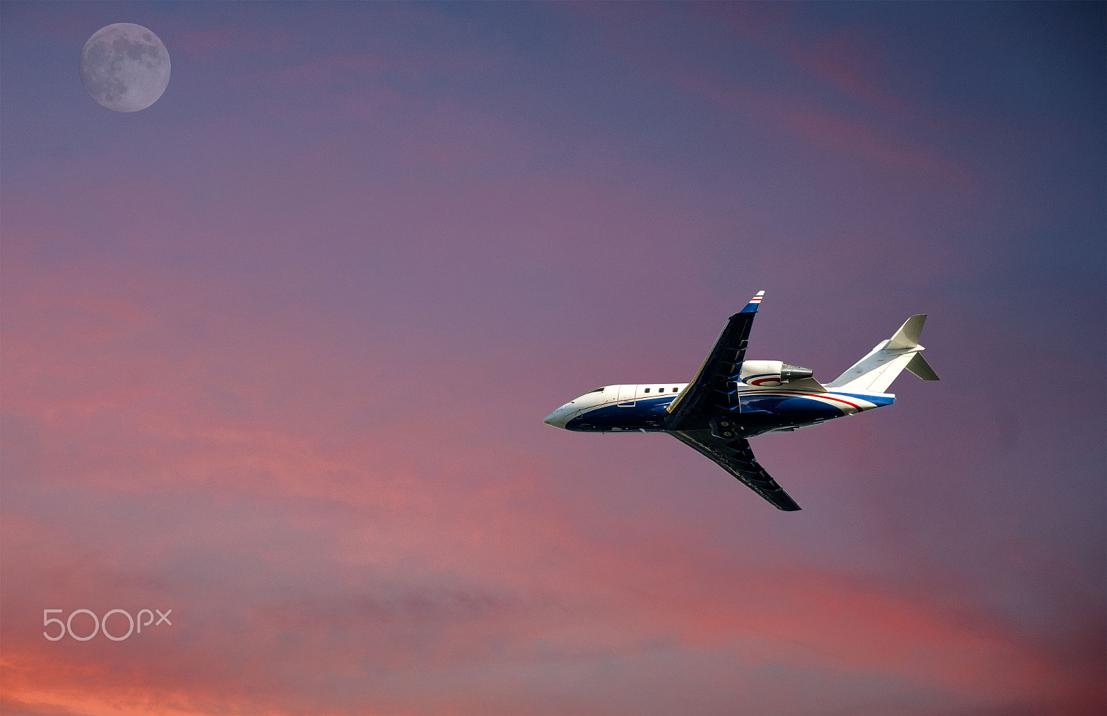 Nikon AF-S Nikkor 70-200mm F2.8G ED VR II sample photo. Jets coming and going from our local airport photography