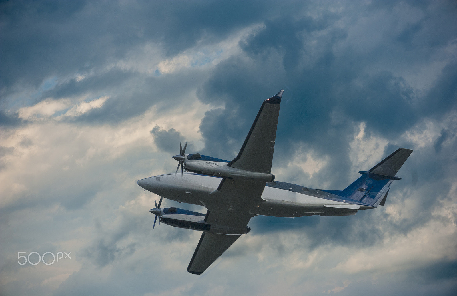 Nikon AF-S Nikkor 70-200mm F2.8G ED VR II sample photo. Jets coming and going from our local airport photography