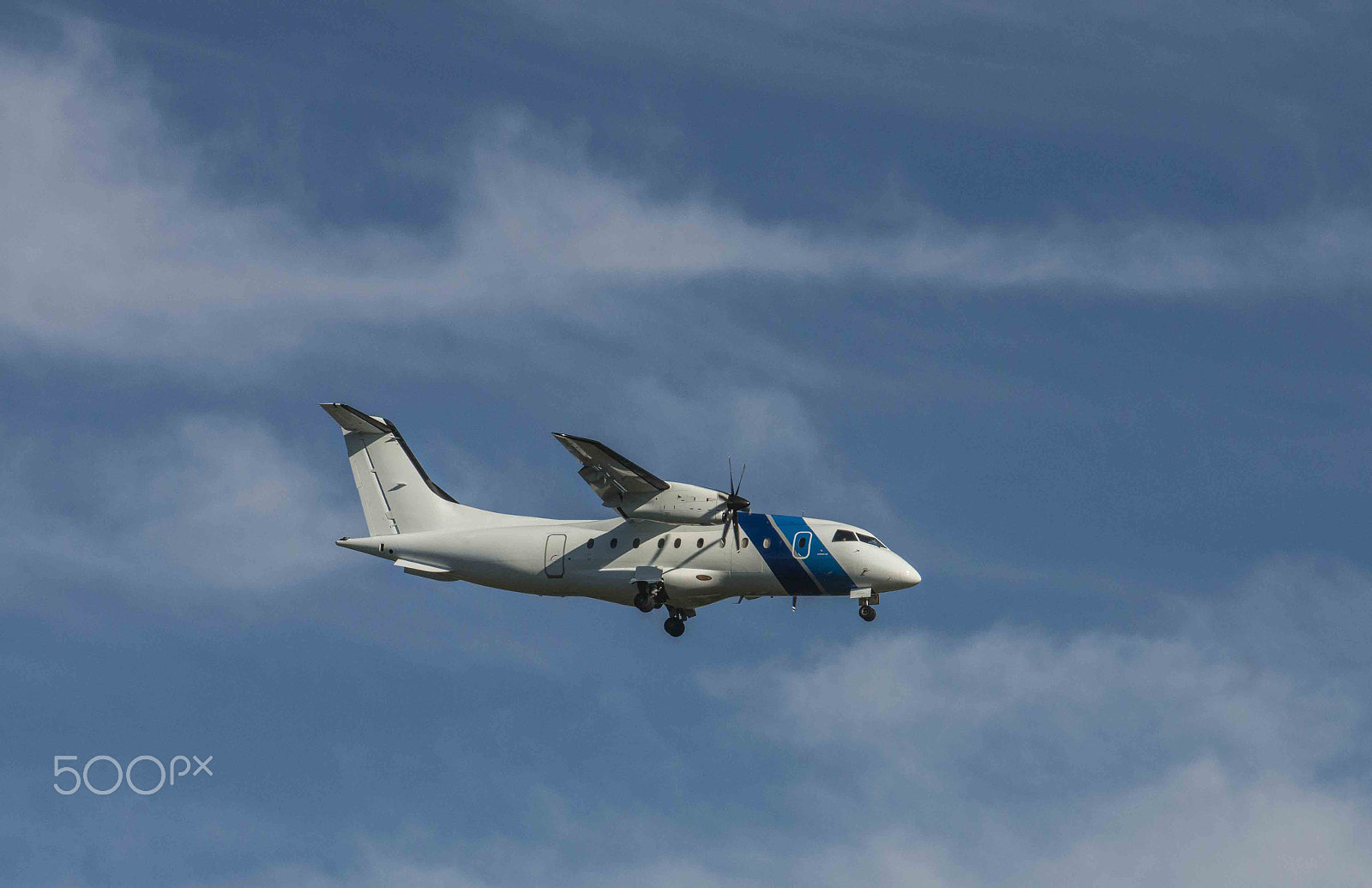 Nikon AF-S Nikkor 70-200mm F2.8G ED VR II sample photo. Jets coming and going from our local airport photography