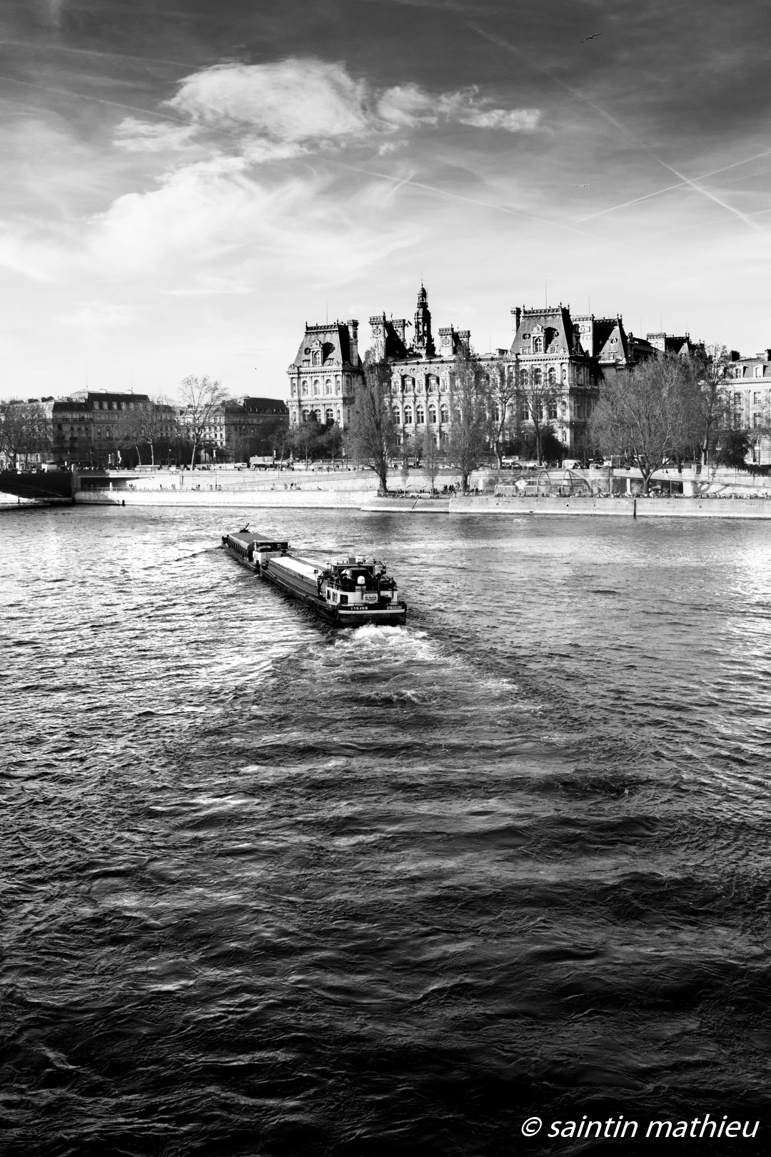 Canon EF-S 24mm F2.8 STM sample photo. Péniche photography