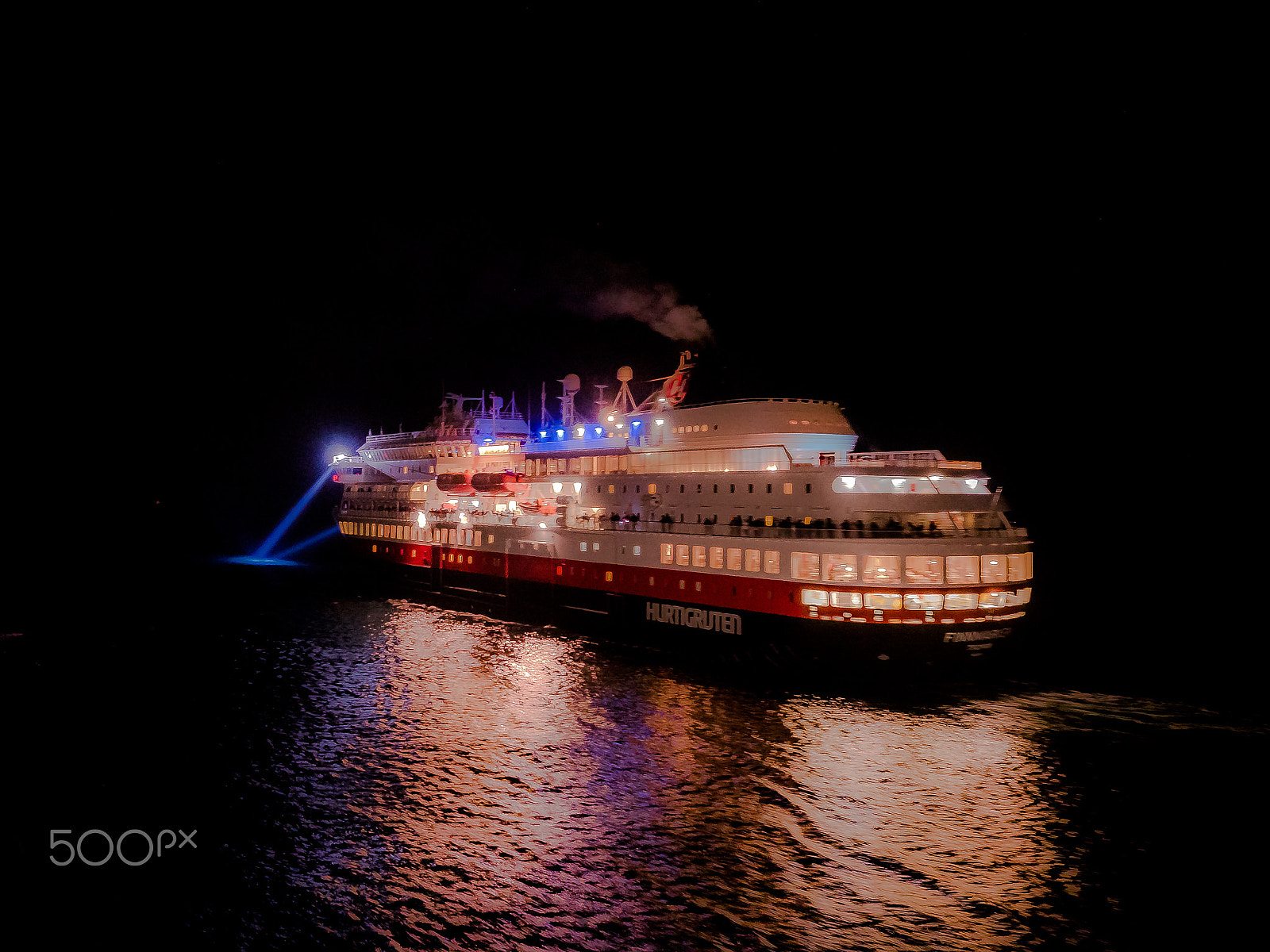 Olympus OM-D E-M5 II + Olympus M.Zuiko Digital ED 12-40mm F2.8 Pro sample photo. Hurtigruten ms finnmarken by night photography