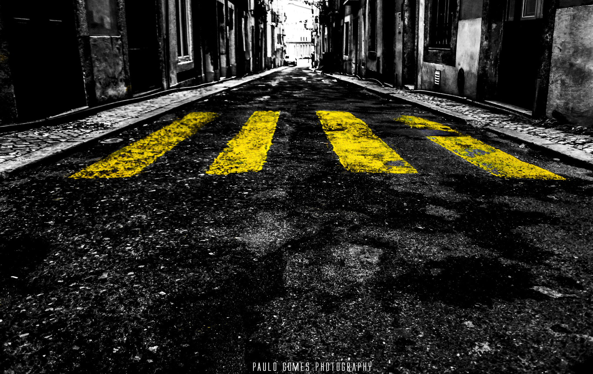 Nikon 1 J5 sample photo. Yellow pedestrian walkway photography