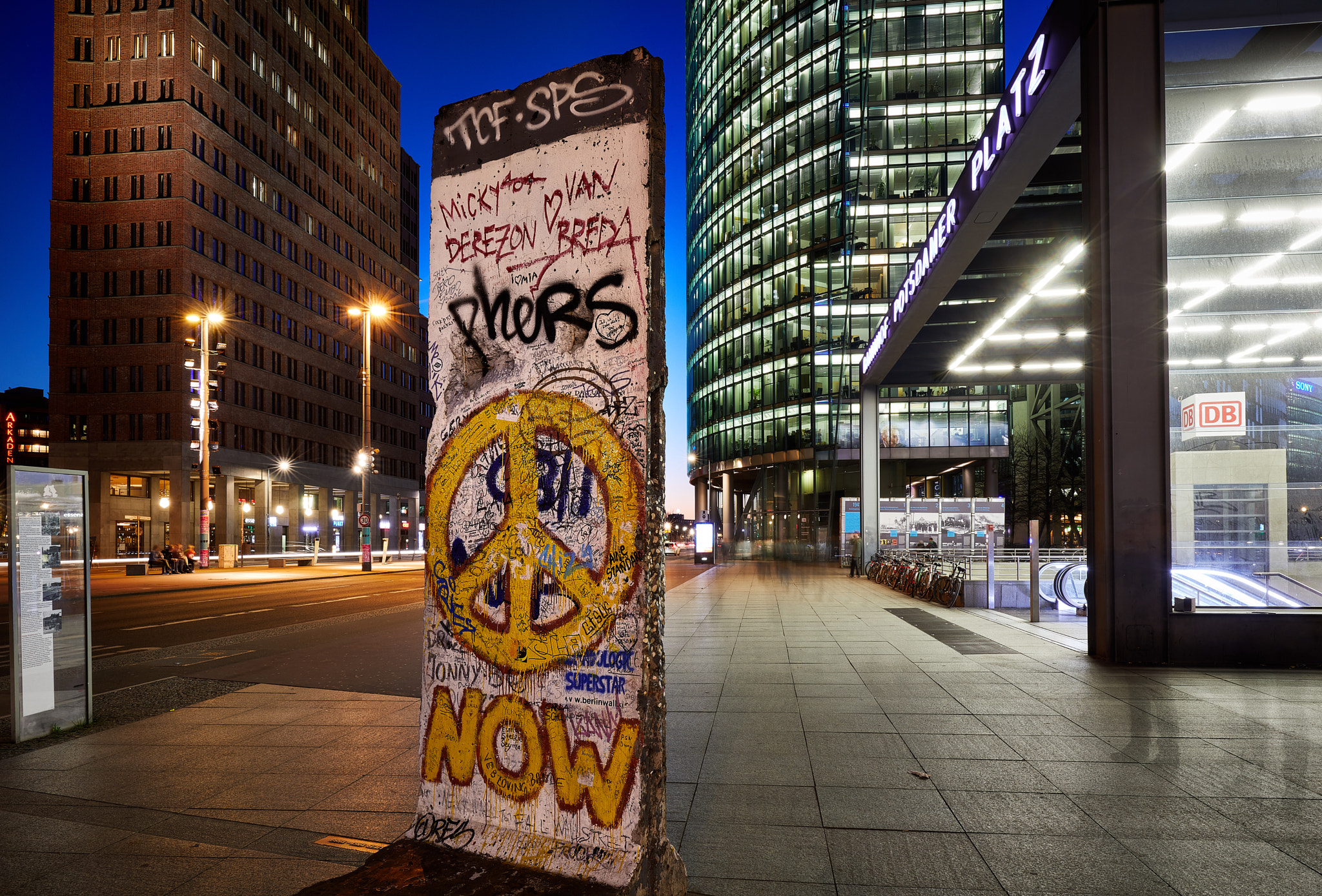 Canon EF 16-35mm F4L IS USM sample photo. Peace now photography