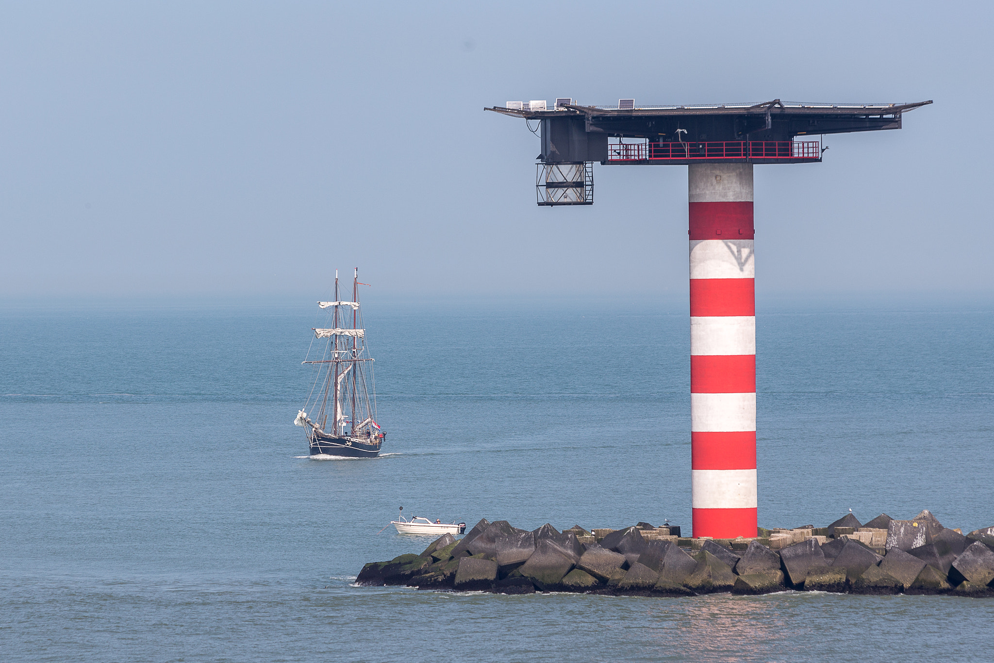 Canon EF 70-300mm F4-5.6 IS USM sample photo. Auslaufen rotterdam märz photography