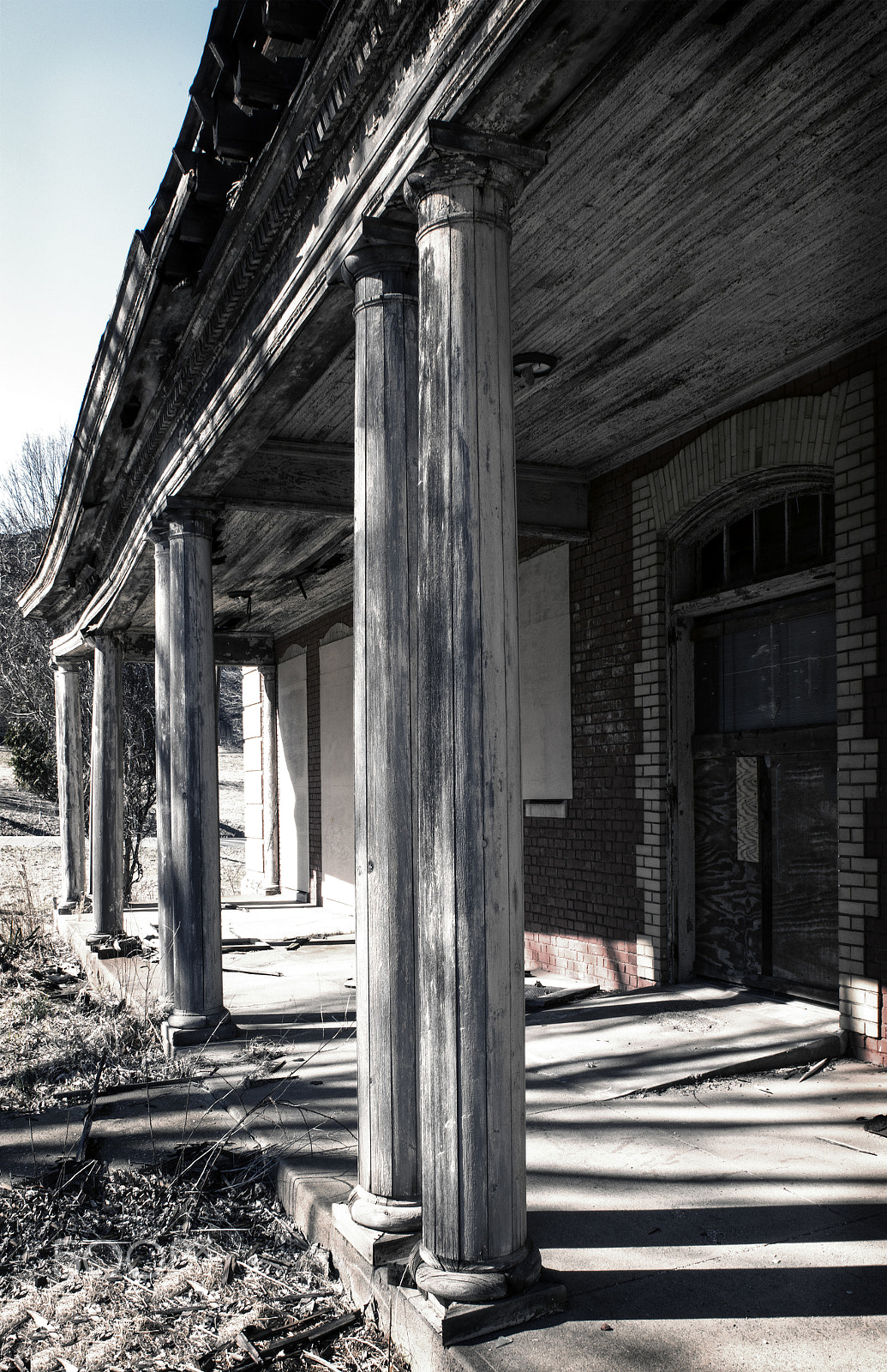 Nikon D800E sample photo. Porch of deserted building in greystone photography