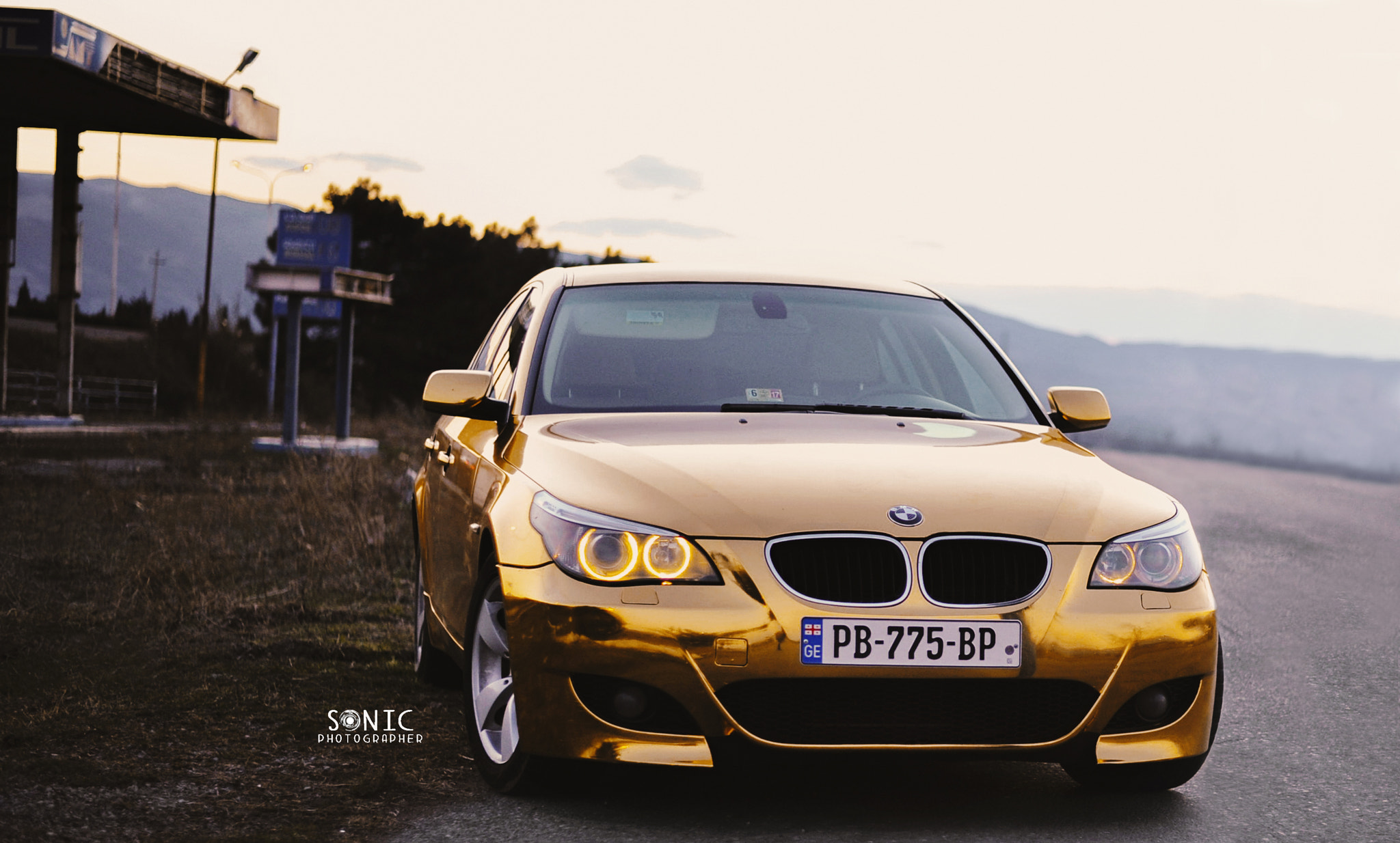 Nikon D700 + Nikon AF-S Nikkor 50mm F1.8G sample photo. Gold bmw - sonic photographer photography