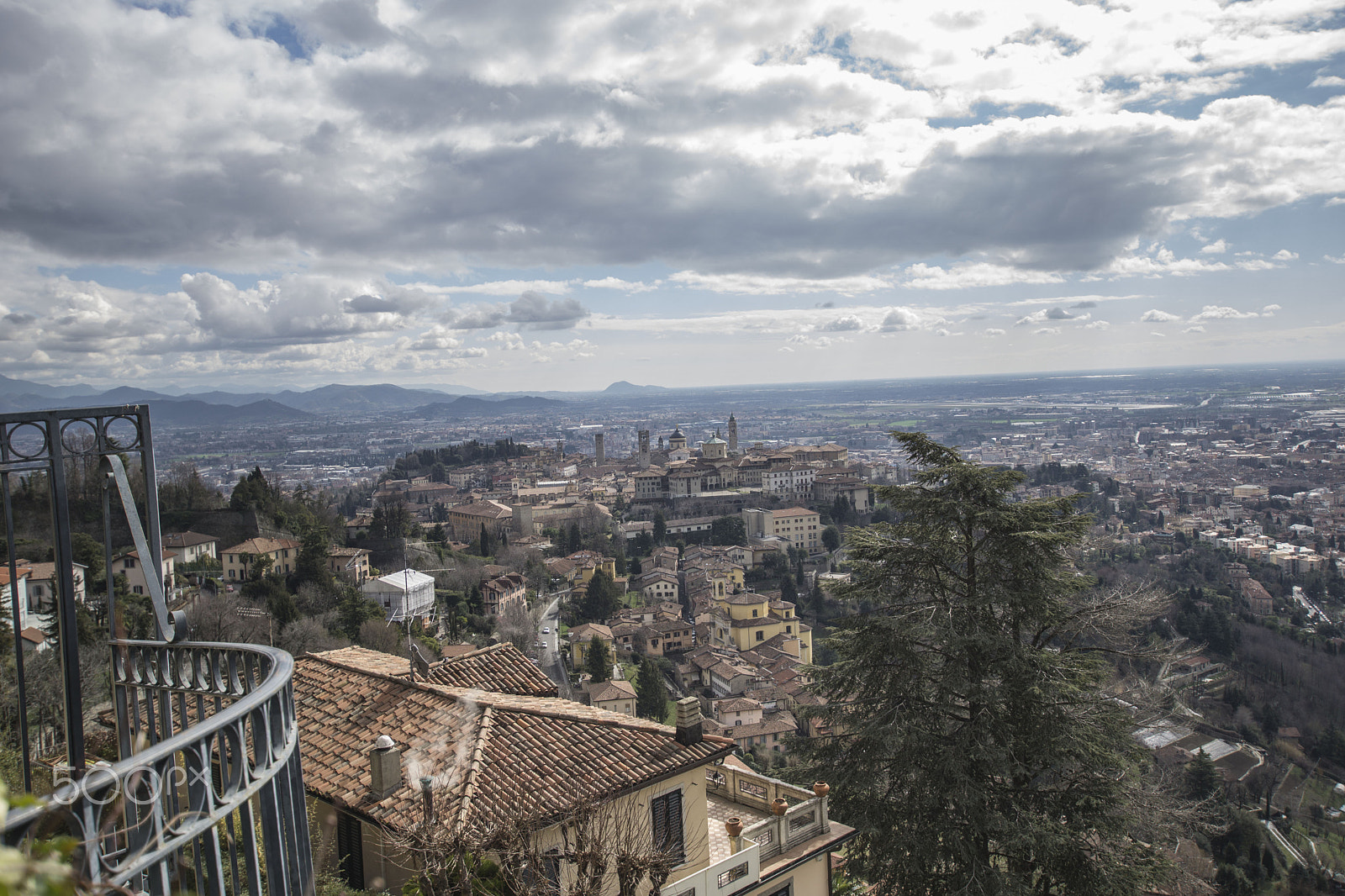 Tamron 18-270mm F3.5-6.3 Di II PZD sample photo. Bergamo photography