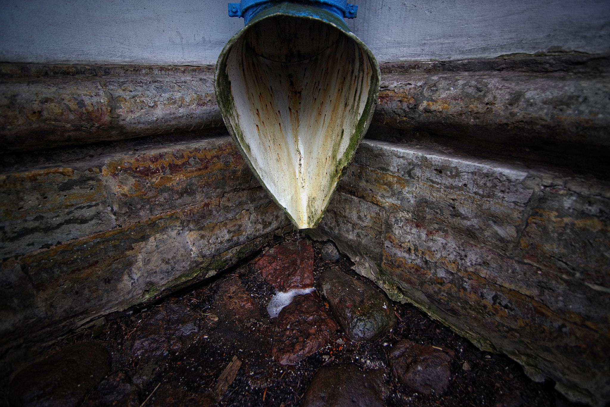 Pentax K-1 sample photo. Downpipe photography