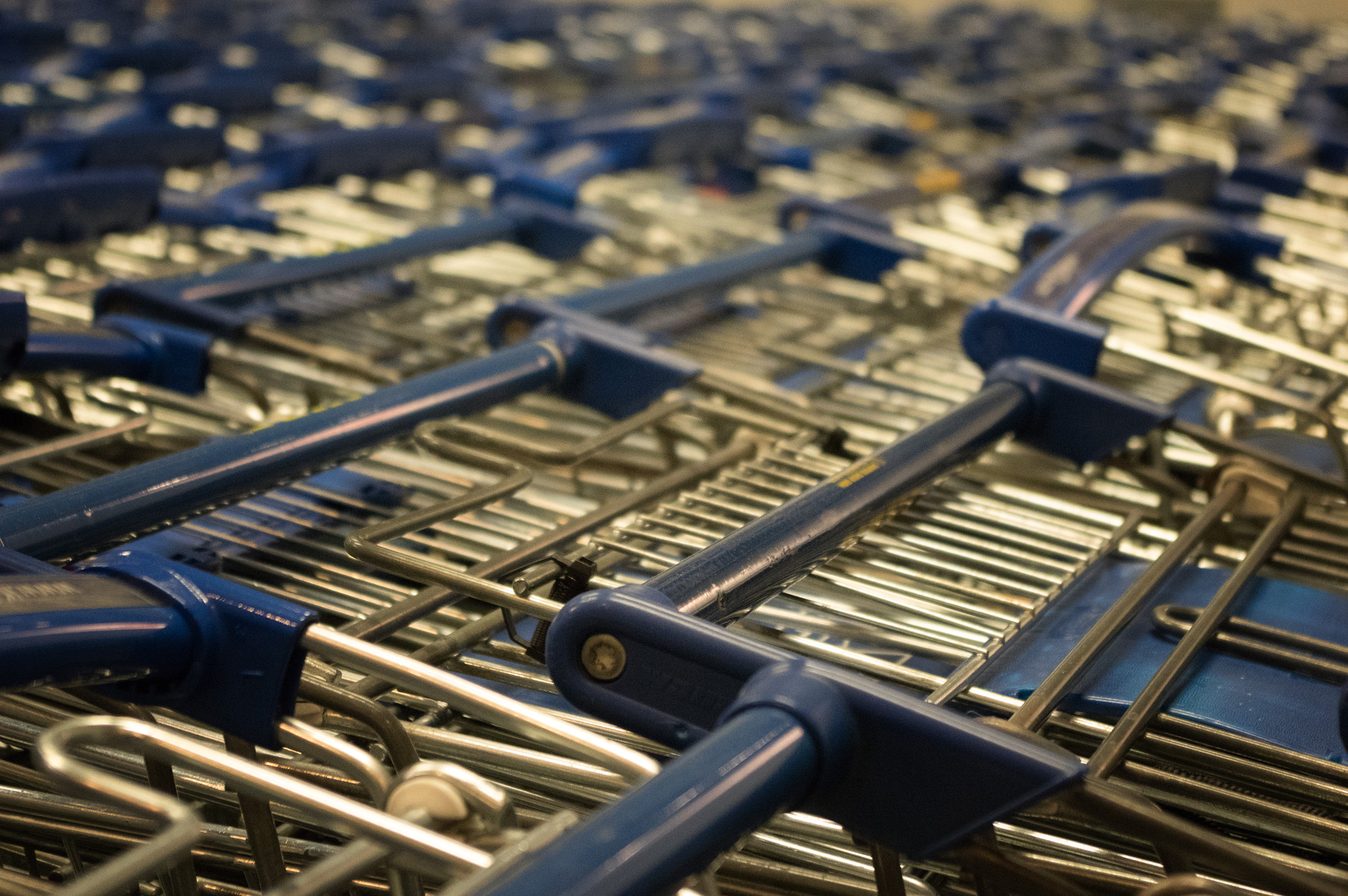 Pentax smc DA 18-55mm F3.5-5.6 AL WR sample photo. Supermarket trolley photography