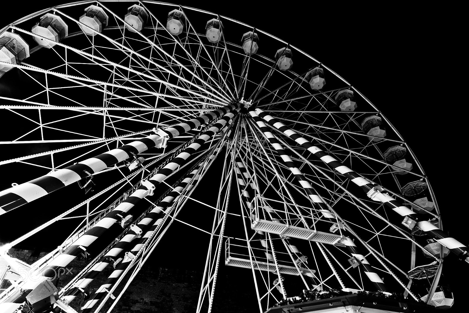 Canon EOS 550D (EOS Rebel T2i / EOS Kiss X4) + Sigma 10-20mm F4-5.6 EX DC HSM sample photo. Lincoln's big wheel. photography
