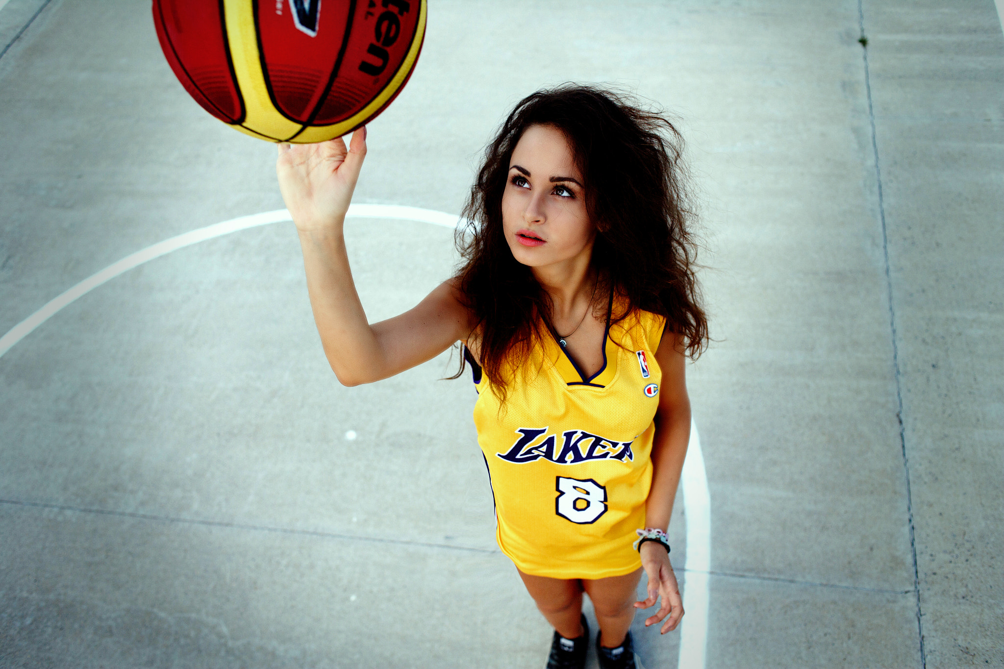 Canon EOS-1Ds Mark II + Canon EF 35mm F2 sample photo. Basketball-girl photography