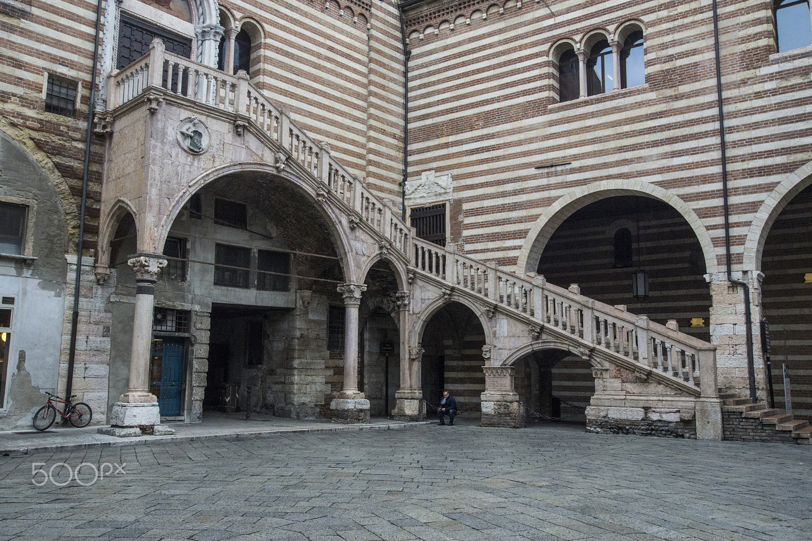 Tamron 18-270mm F3.5-6.3 Di II PZD sample photo. Verona photography