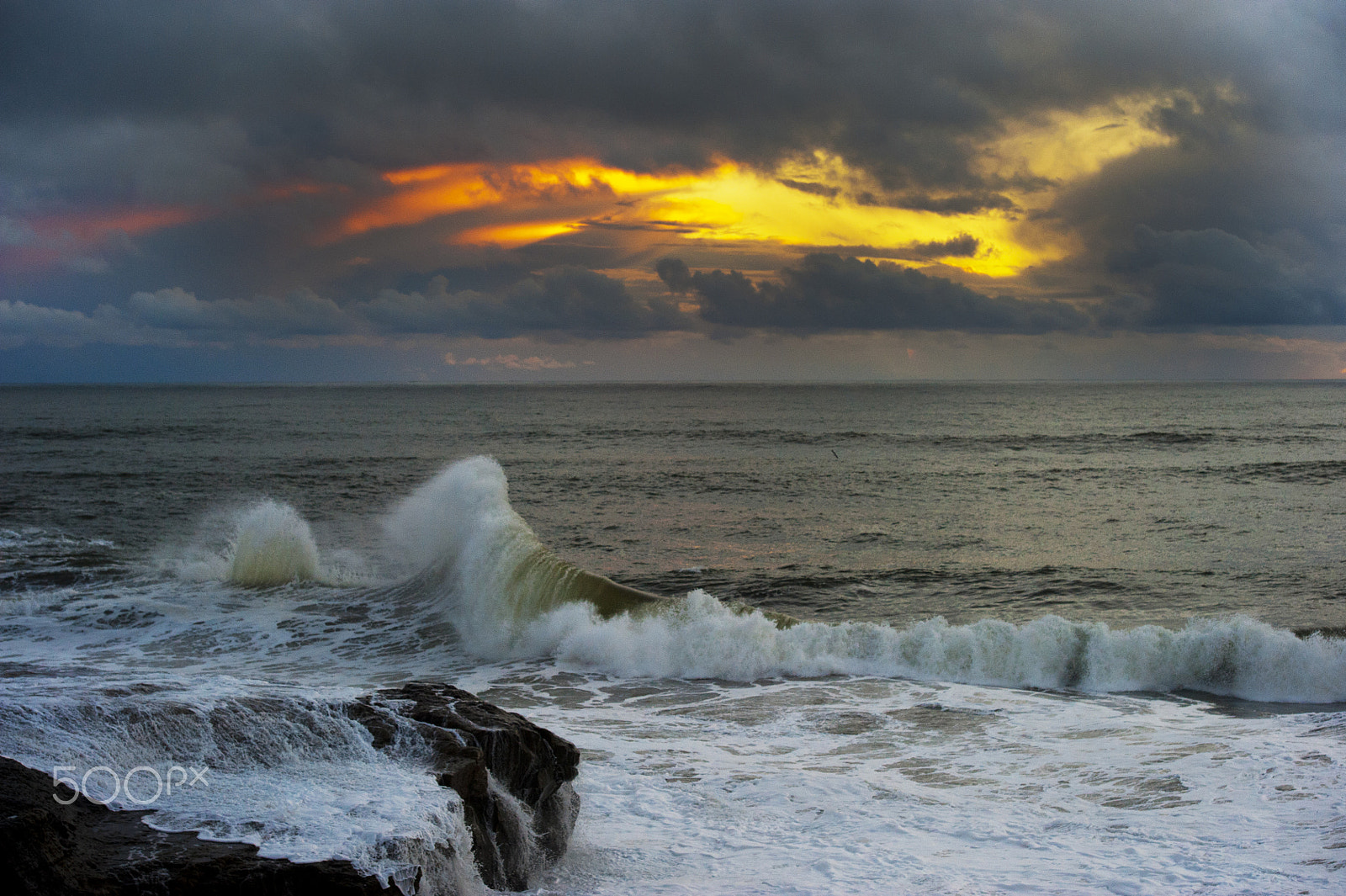 Nikon AF-S Nikkor 70-200mm F2.8G ED VR II sample photo. Sunset wave photography