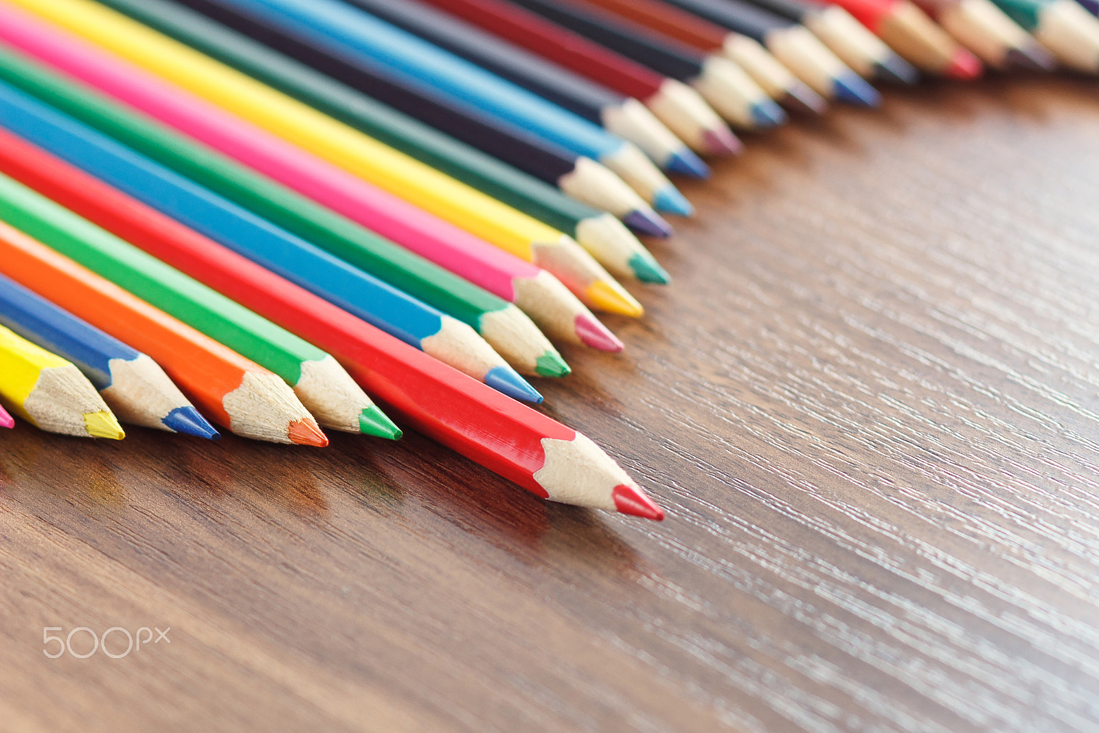 Canon EOS 600D (Rebel EOS T3i / EOS Kiss X5) + Canon EF 85mm F1.8 USM sample photo. Set of colored pencils, wooden background photography