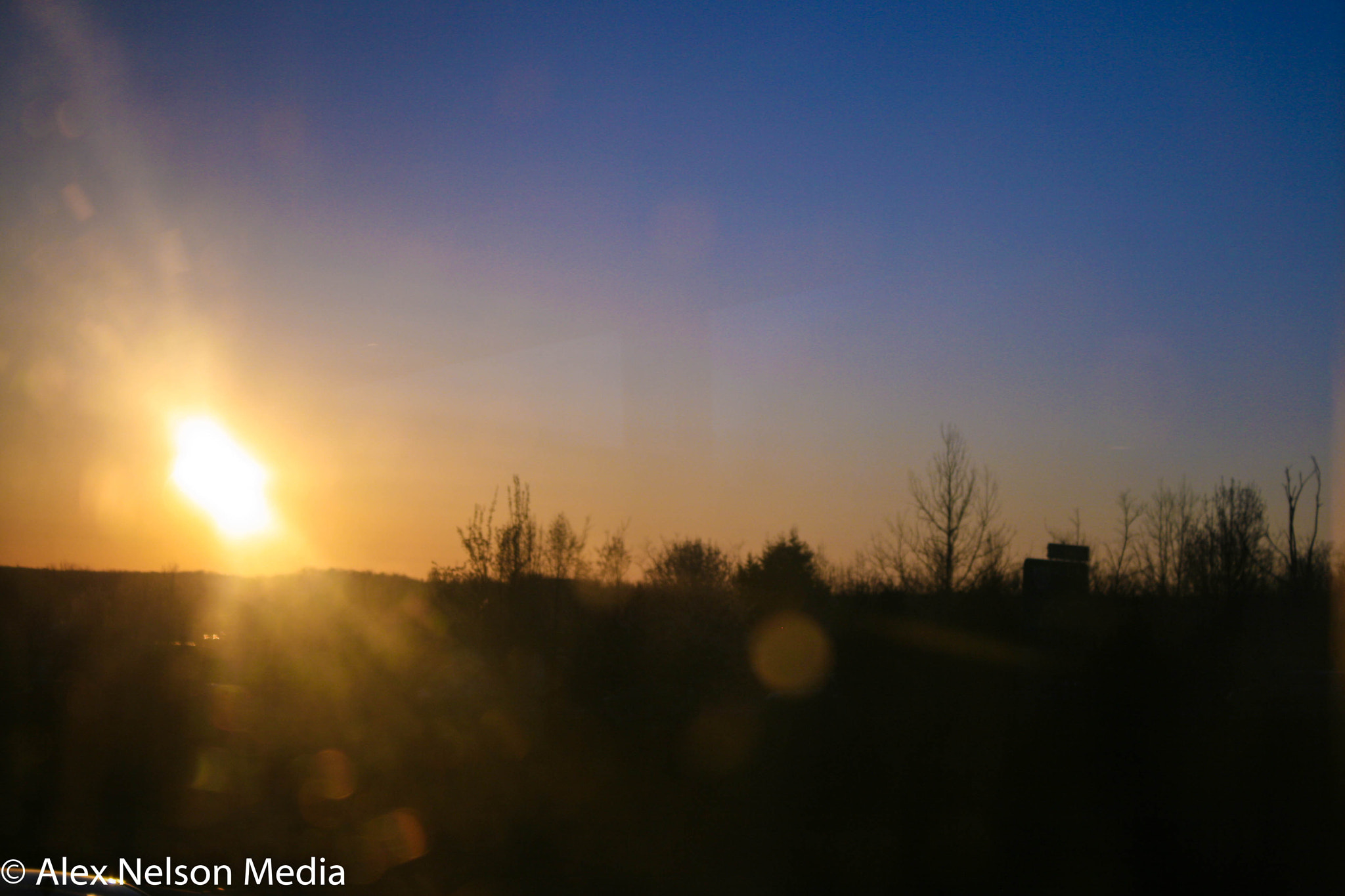 Canon EOS 400D (EOS Digital Rebel XTi / EOS Kiss Digital X) sample photo. Roadside sunrise photography
