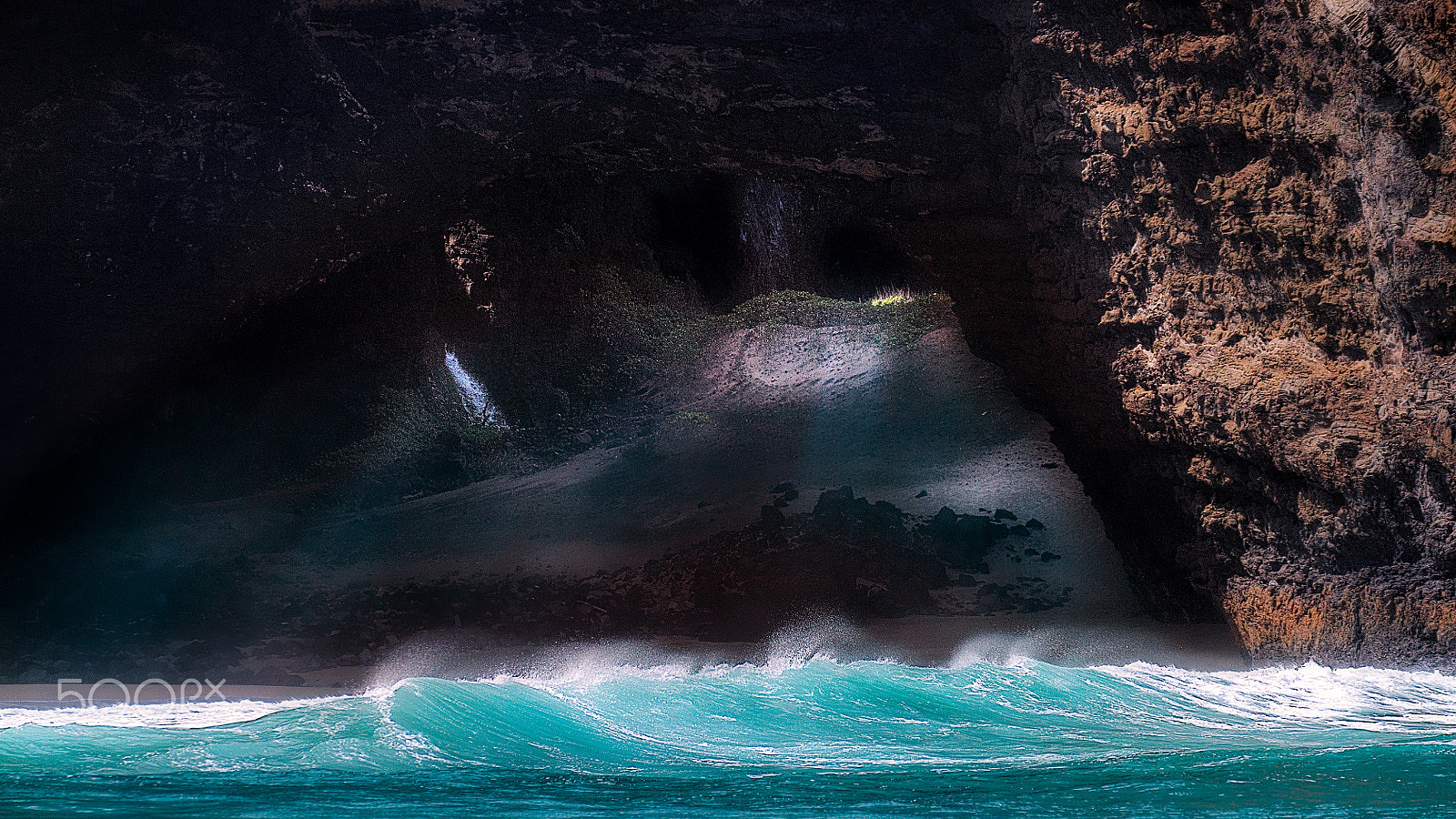 Canon EF 70-300mm F4-5.6L IS USM sample photo. Coastal caves along the na pali coast photography