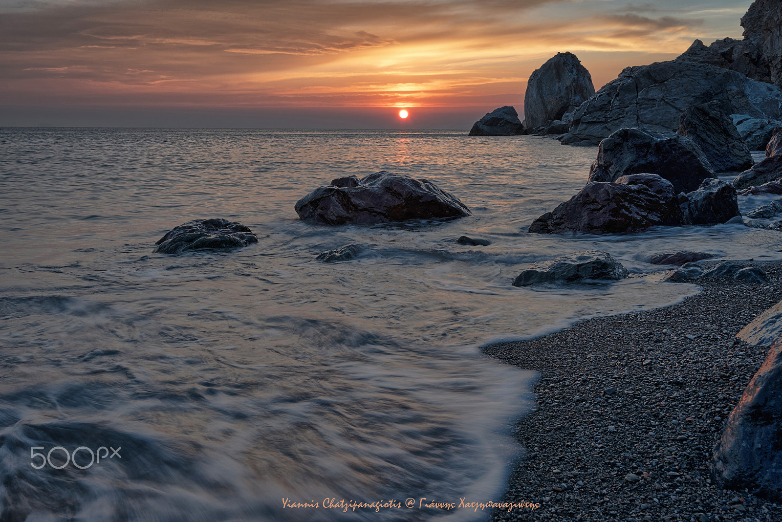 Nikon D810 + Nikon AF-S Nikkor 16-35mm F4G ED VR sample photo. Waves and rocks photography