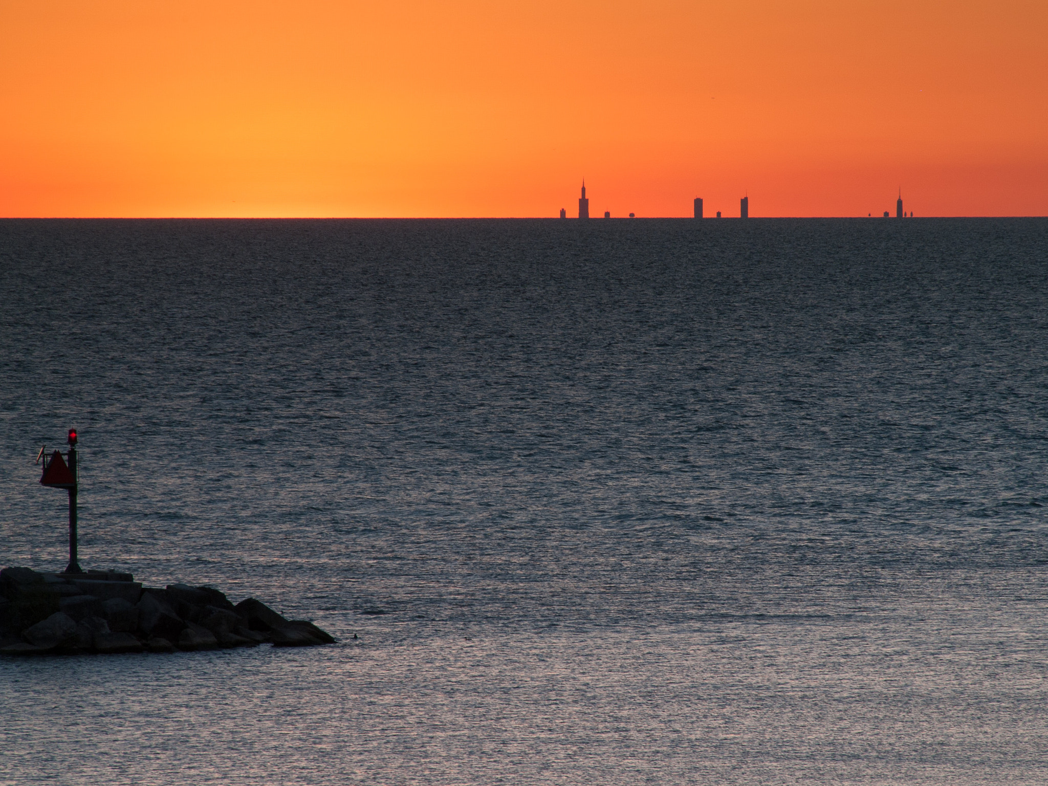 Panasonic Lumix DMC-L1 sample photo. Chicago skyline at sunset photography