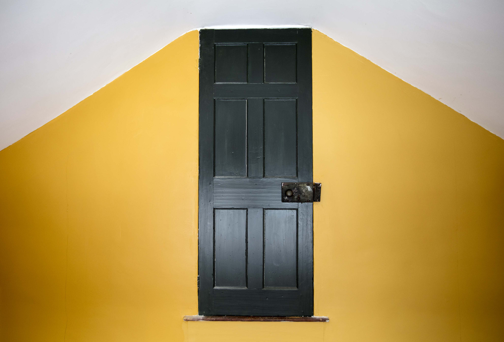 Canon EF 16-35mm F2.8L II USM sample photo. Unknown door photography