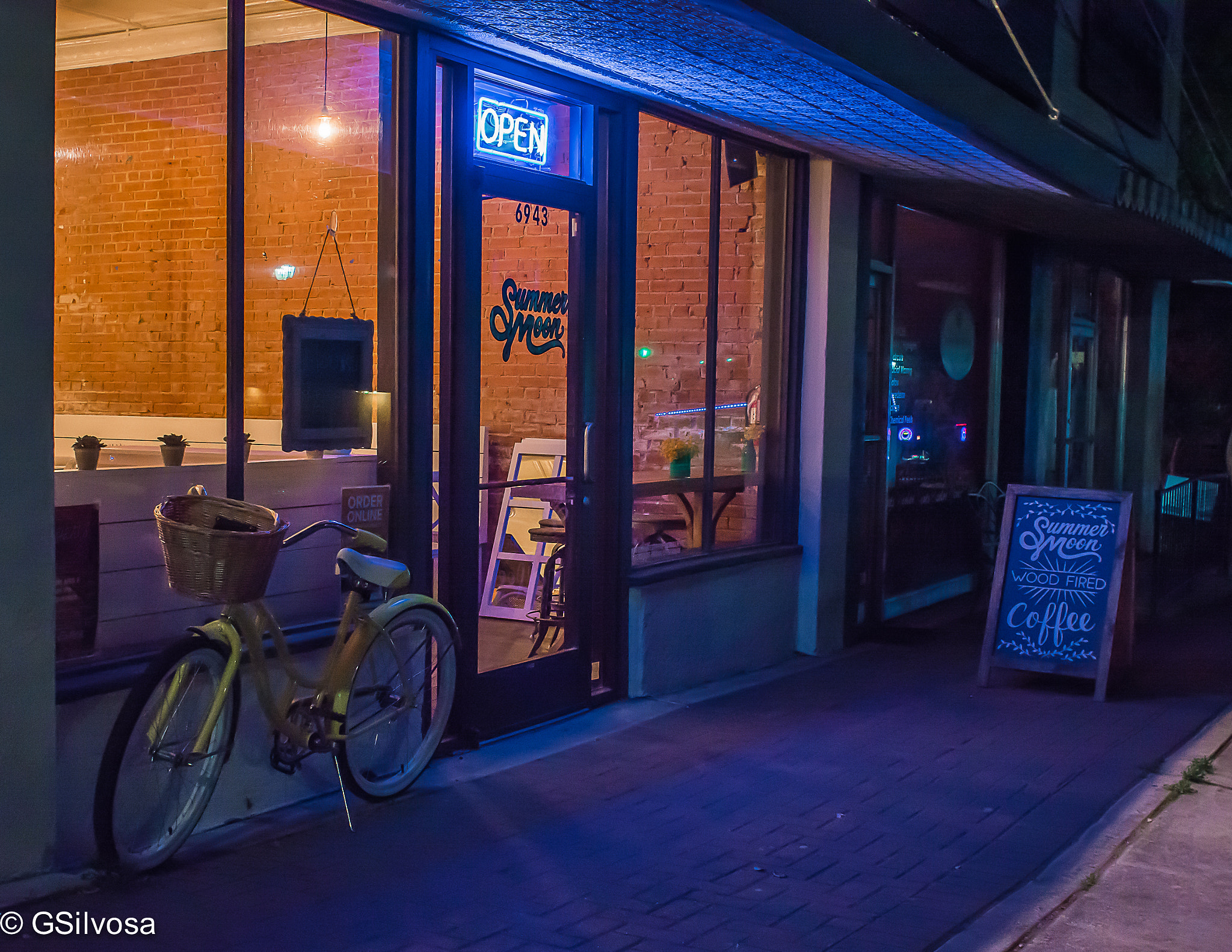 Nikon AF Nikkor 24mm F2.8D sample photo. Coffee shop at main street photography