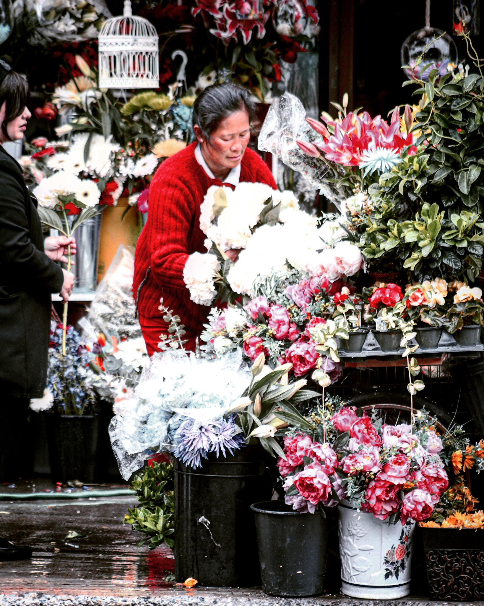 Canon EF 75-300mm f/4-5.6 USM sample photo. The dragon flower market photography