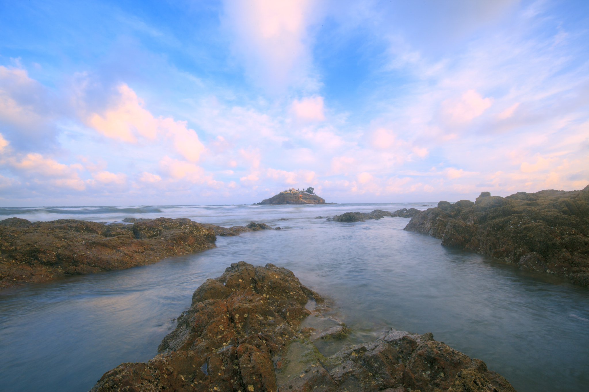 Canon EF 16-35mm F4L IS USM sample photo. Sunset at vung tau beach photography