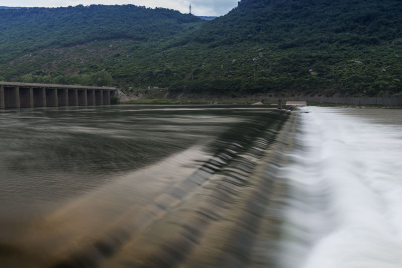 Nikon D800 sample photo. Benxi prince reservoir in the late spring，water from upstream flows down the river photography