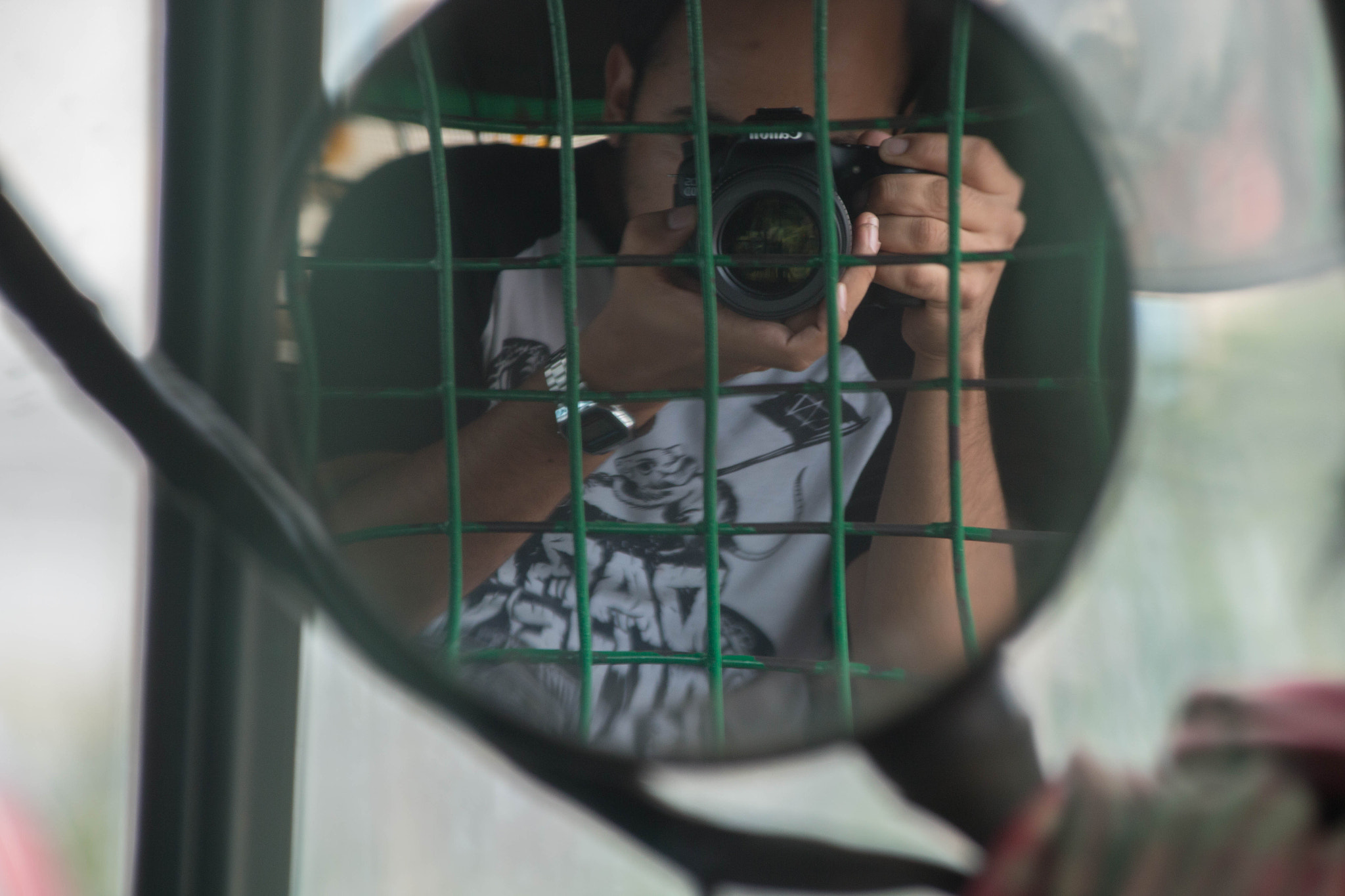 Canon EOS 70D + Canon TS-E 90mm F2.8 Tilt-Shift sample photo. Selfie cage photography