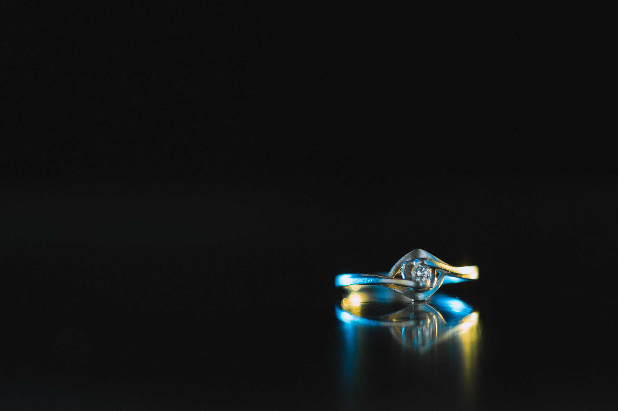 Nikon AF-S Micro-Nikkor 105mm F2.8G IF-ED VR sample photo. 8年前送给爱人的戒指，今天才想起来拍，感谢爱人的陪伴！致所有恩爱的夫妻！ photography